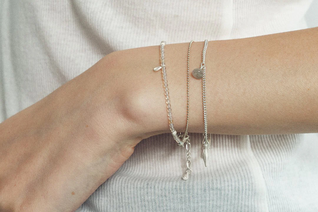 OLIO E ACETO 24 Autumn and Winter Gray Agate Water Drop Fruit Double Bracelet OLIO-OA11A03-YIN Silver - Image 6