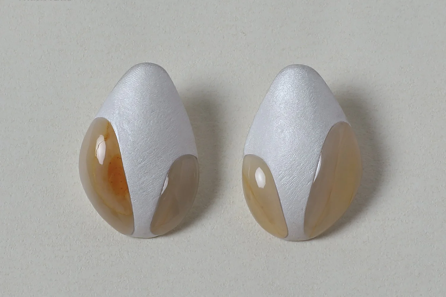 OLIO E ACETO 24 Autumn and Winter Sterling Silver Agate/White Jade Nut Earrings OLIO-OA11E13-HUIYIN Gray/Silver OLIO-OA11E12 - Image 4