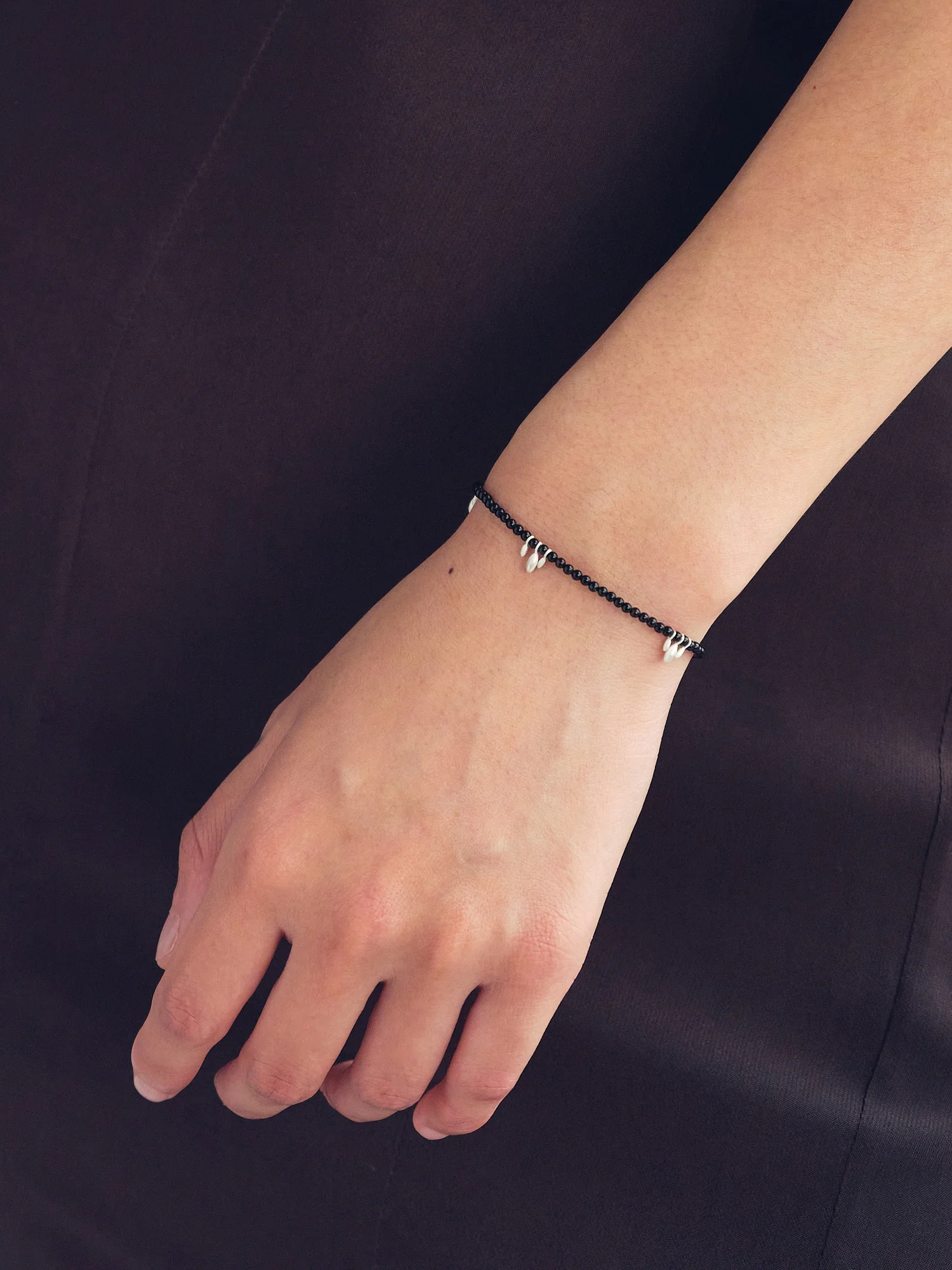 OLIO E ACETO 25 Spring/Summer Black Onyx/Garnet Drop Beaded Bracelet OLIO-OA12A15-HEI Black Onyx - Image 5