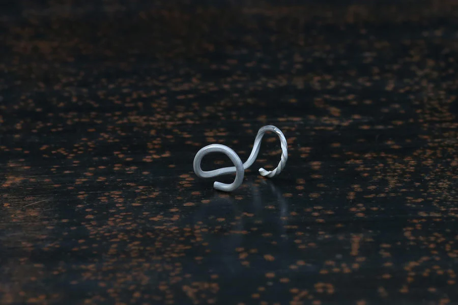 OLIO E ACETO Long ring with pure silver thread OA06F03
