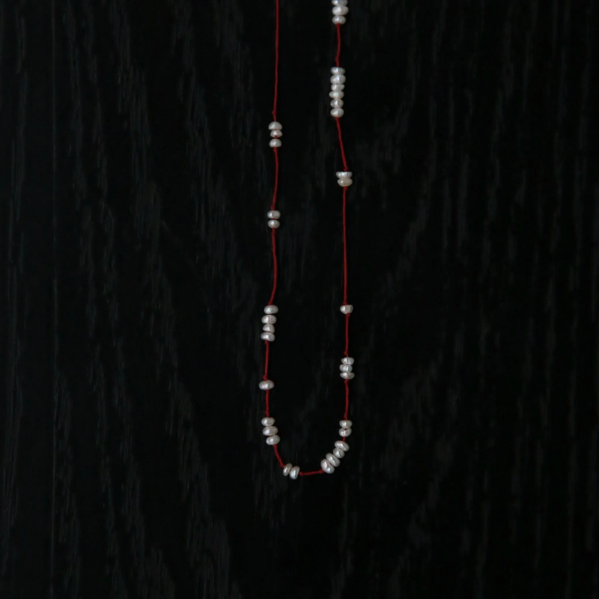 OLIO E ACETO New Year Collection Pearl Snowflake Woven Necklace OLIO-OA13N41-ZZBH Pearl White/Red - Image 3