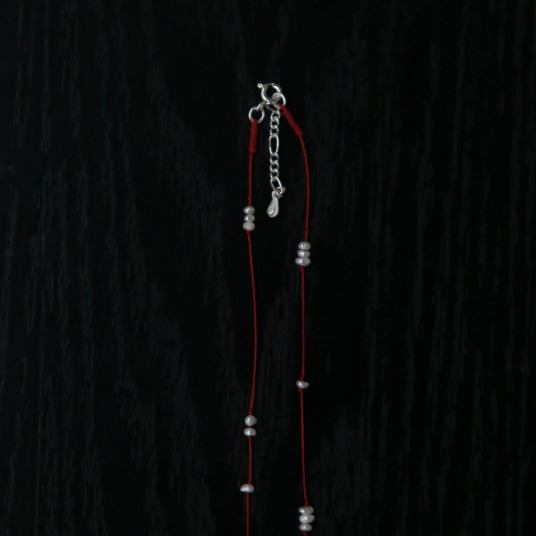 OLIO E ACETO New Year Collection Pearl Snowflake Woven Necklace OLIO-OA13N41-ZZBH Pearl White/Red - Image 4