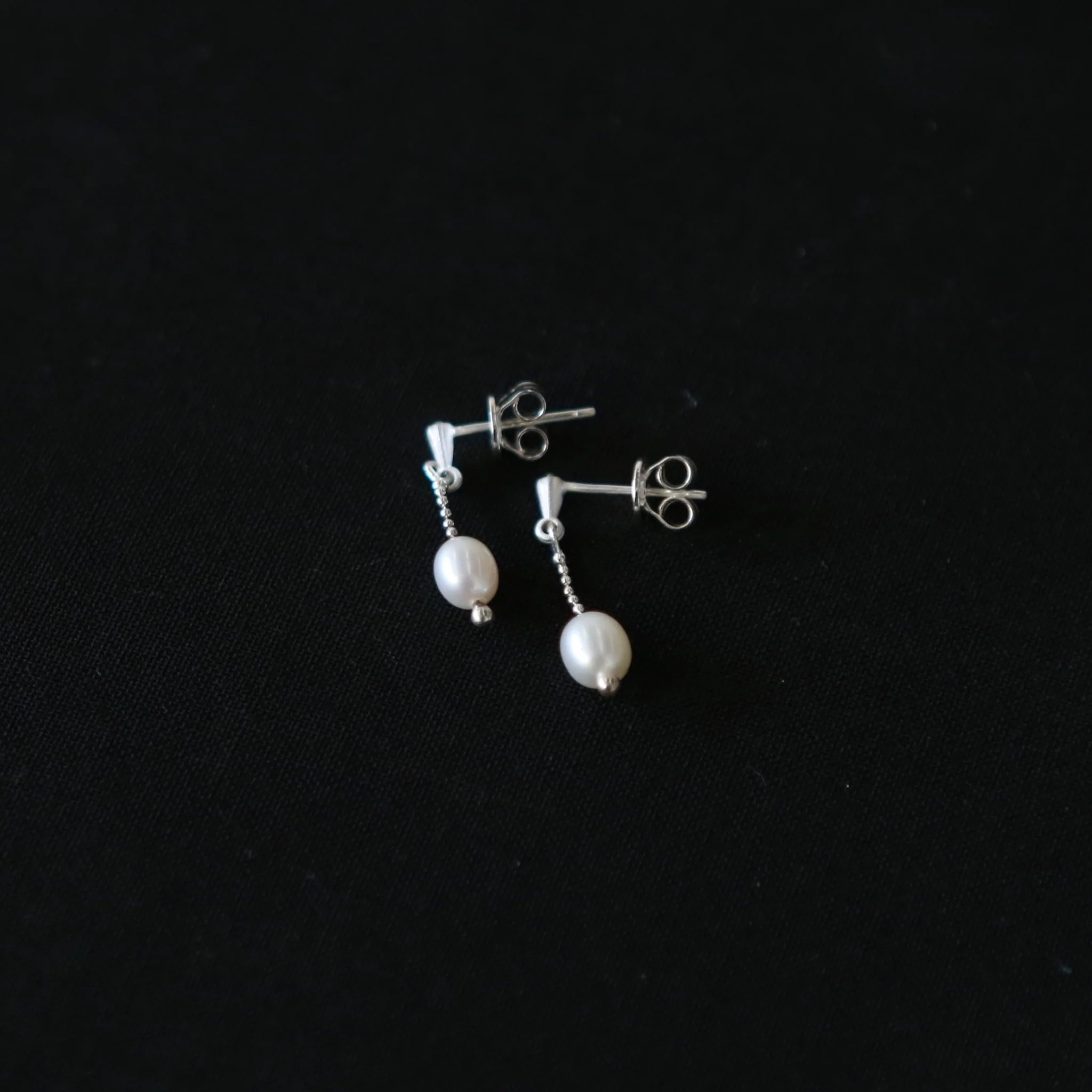 OLIO E ACETO New Year Collection Sterling Silver Red Agate/Pearl Chain Earrings OLIO-OA13E24-ZZBY Pearl White/Silver (OA13E23) - Image 2