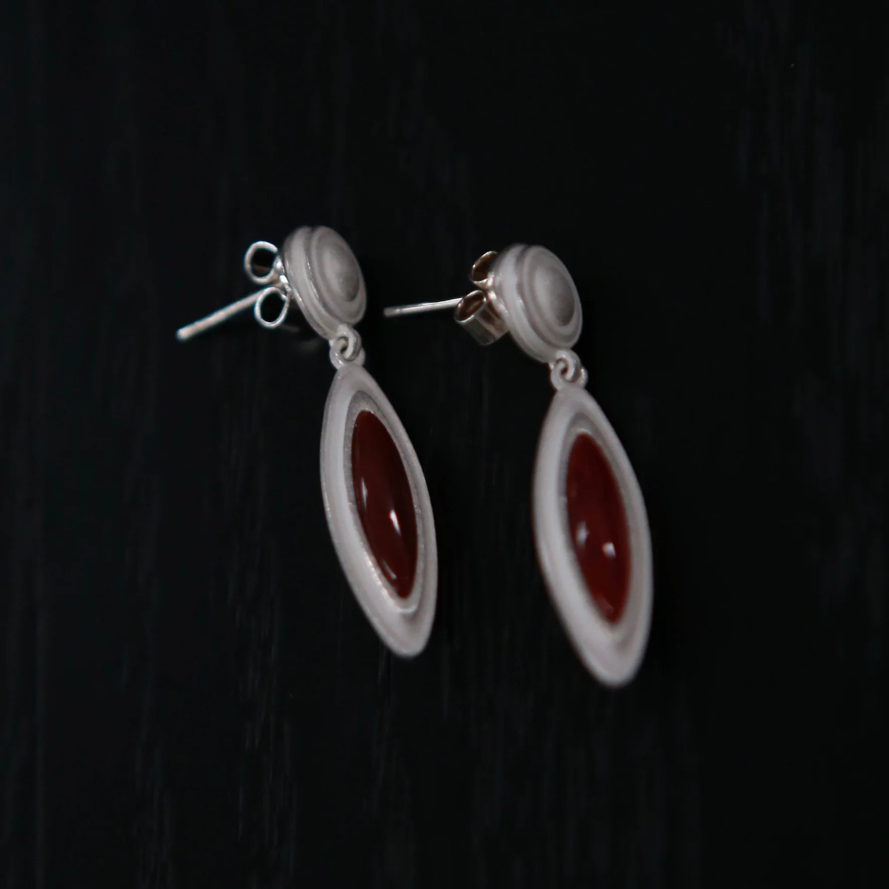 OLIO E ACETO New Year Series Sterling Silver Red Agate Shell Earrings OLIO-OA12E21-HY Red/Silver