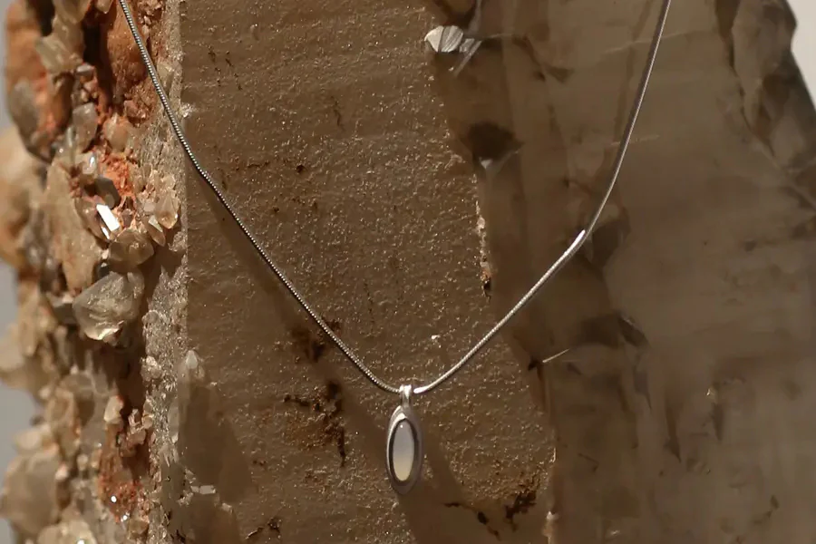 OLIO E ACETO Sterling Silver Agate Obsidian Satellite Pendant Necklace Handmade OLIO-OA08N06-BAI White POEA10