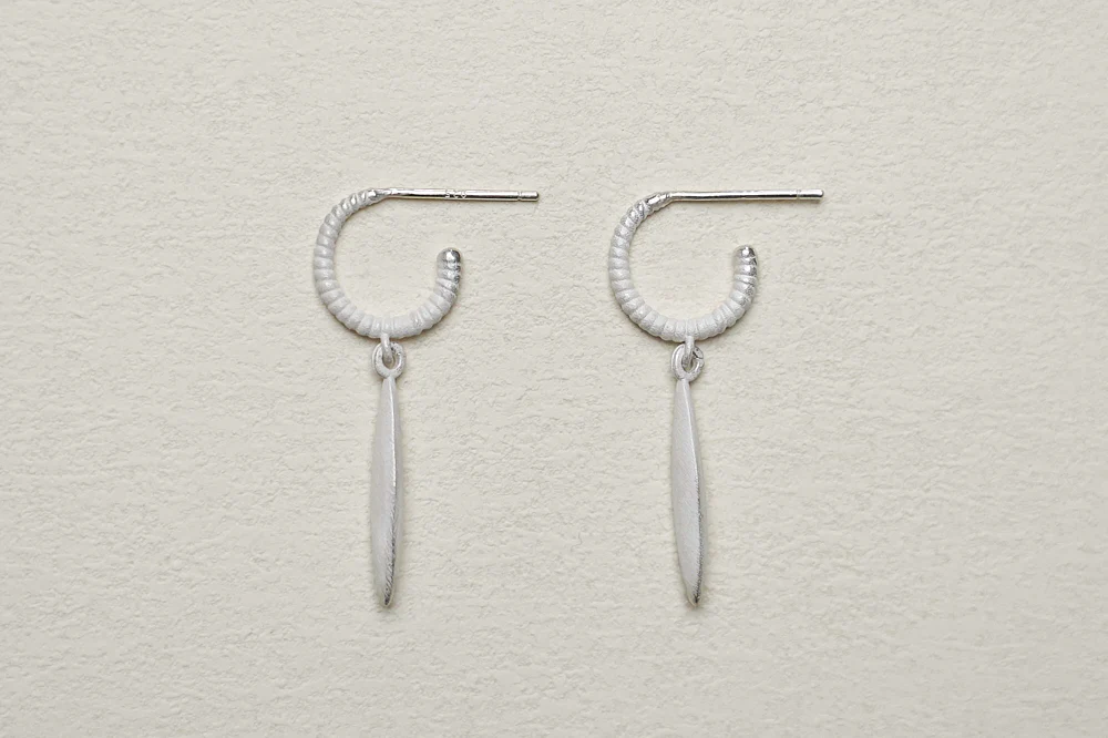 OLIO E ACETO Sterling Silver Threaded Shell Earrings OLIO-OA10E29-YIN Silver - Image 2