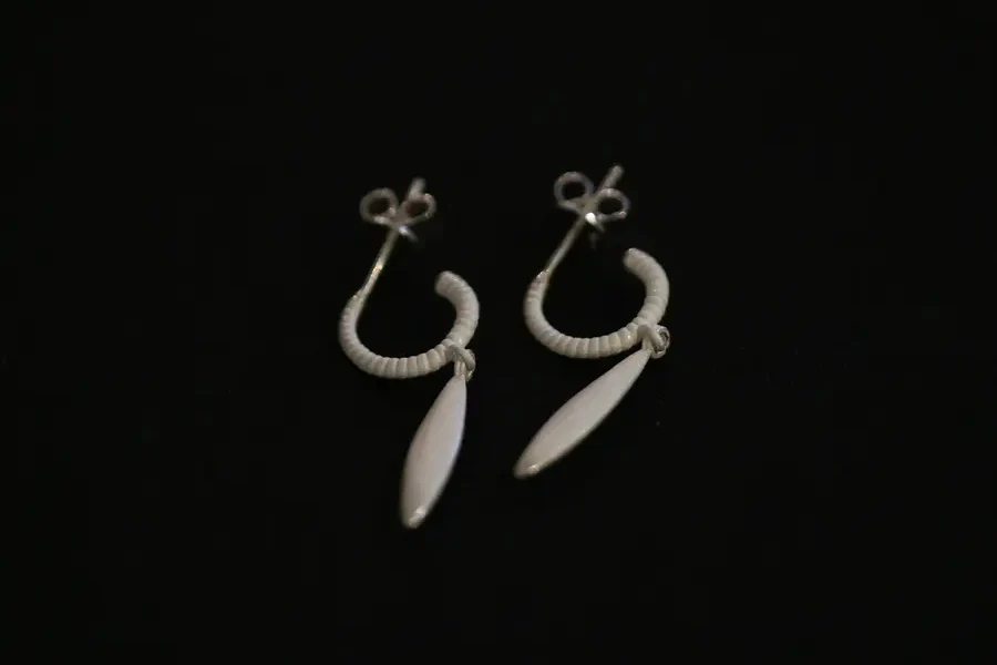 OLIO E ACETO Sterling Silver Threaded Shell Earrings OLIO-OA10E29-YIN Silver - Image 5