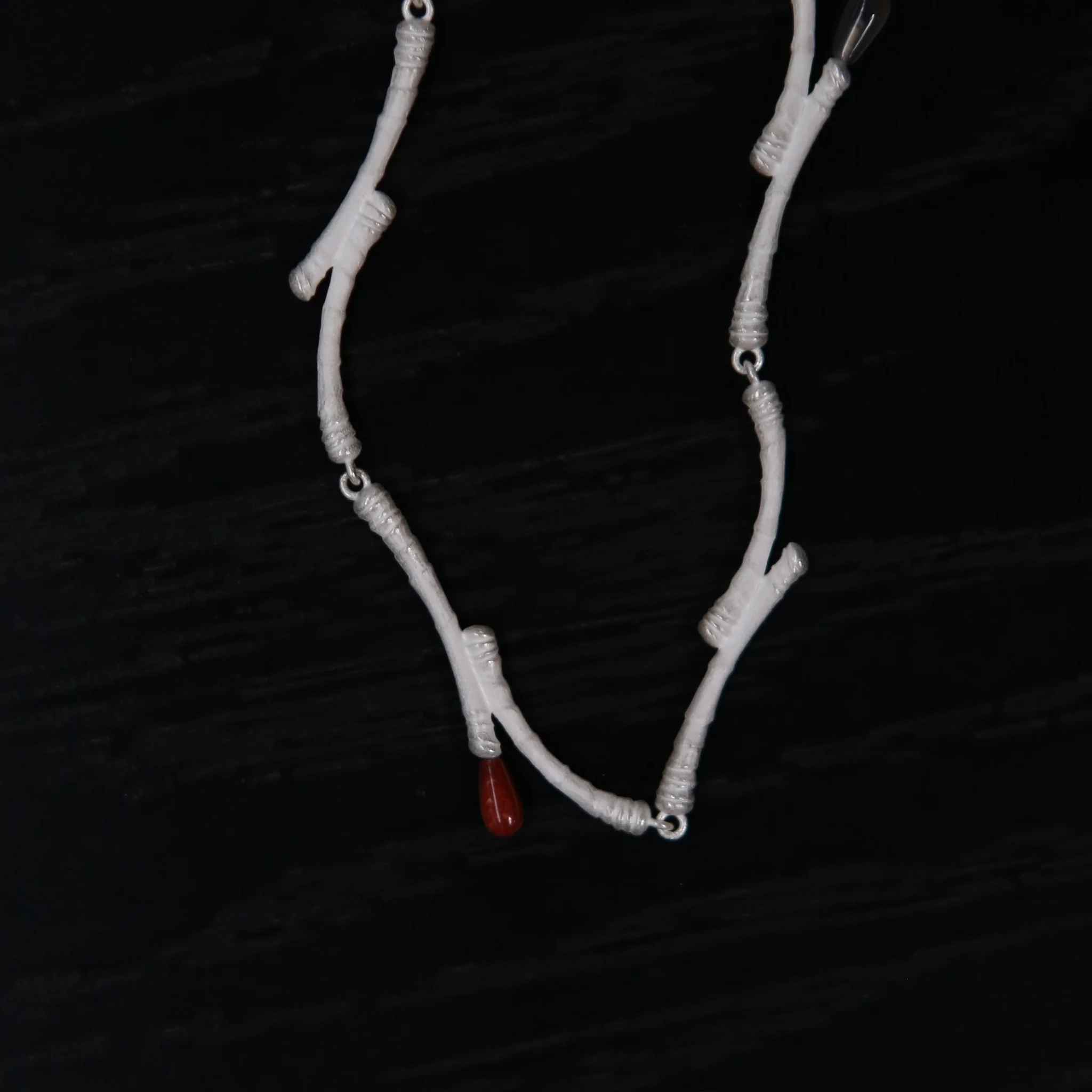 OLIO E ACETO Sterling Silver Twig Necklace OLIO-OA13N04-YHH Silver/Gray/Red - Image 4