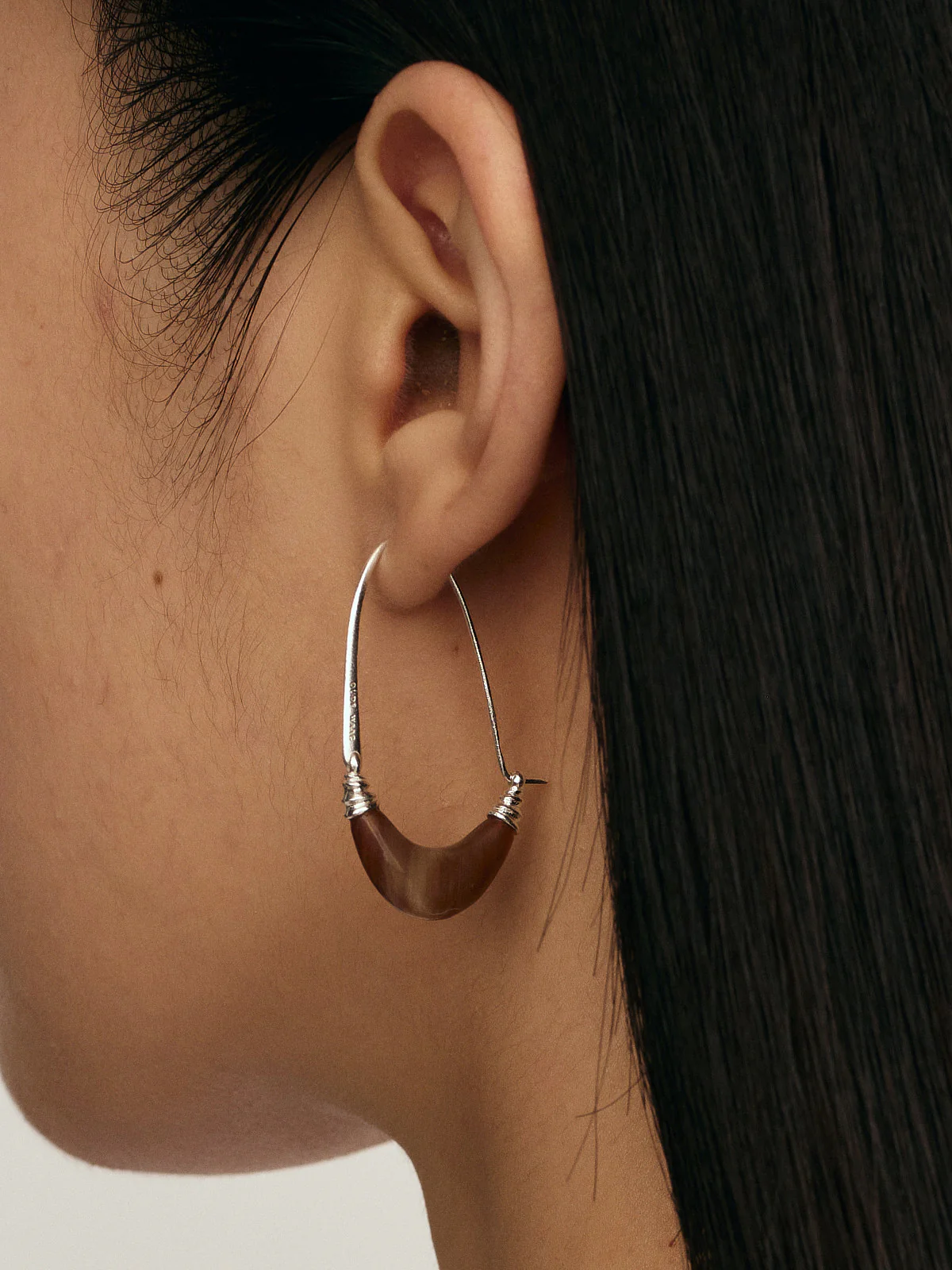 OLIO E ACETO Sterling Silver White Ox Horn Crescent Earrings OLIO-OO-26SS-JE01H1YE450-QC (YE450 Light Brown) - Image 4