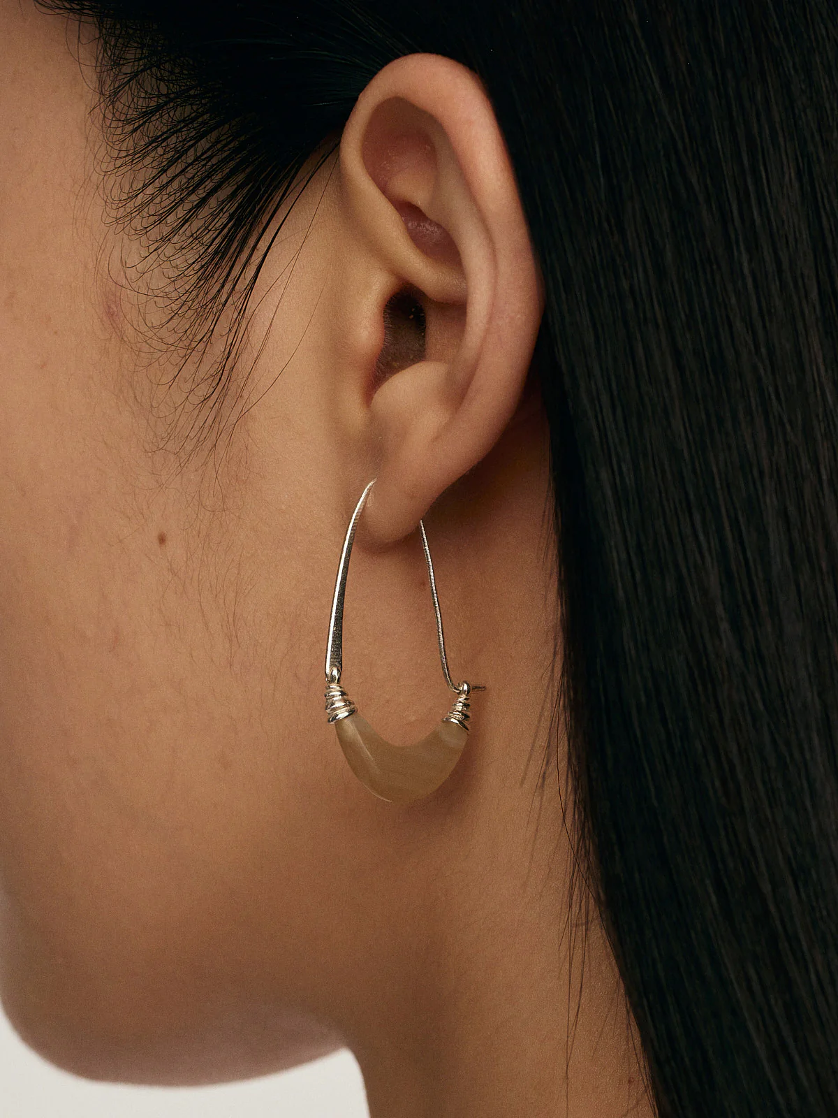 OLIO E ACETO Sterling Silver White Ox Horn Crescent Earrings OLIO-OO-26SS-JE01H1YE450-QC (YE450 Light Brown) - Image 5