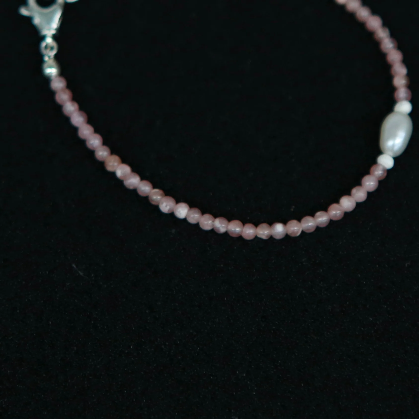 OLIO E ACETO Tanabata Special Collection Rhodonite Pearl Beaded Bracelet OLIO-OA13A19-YFC Silver/Pink Orange - Image 2