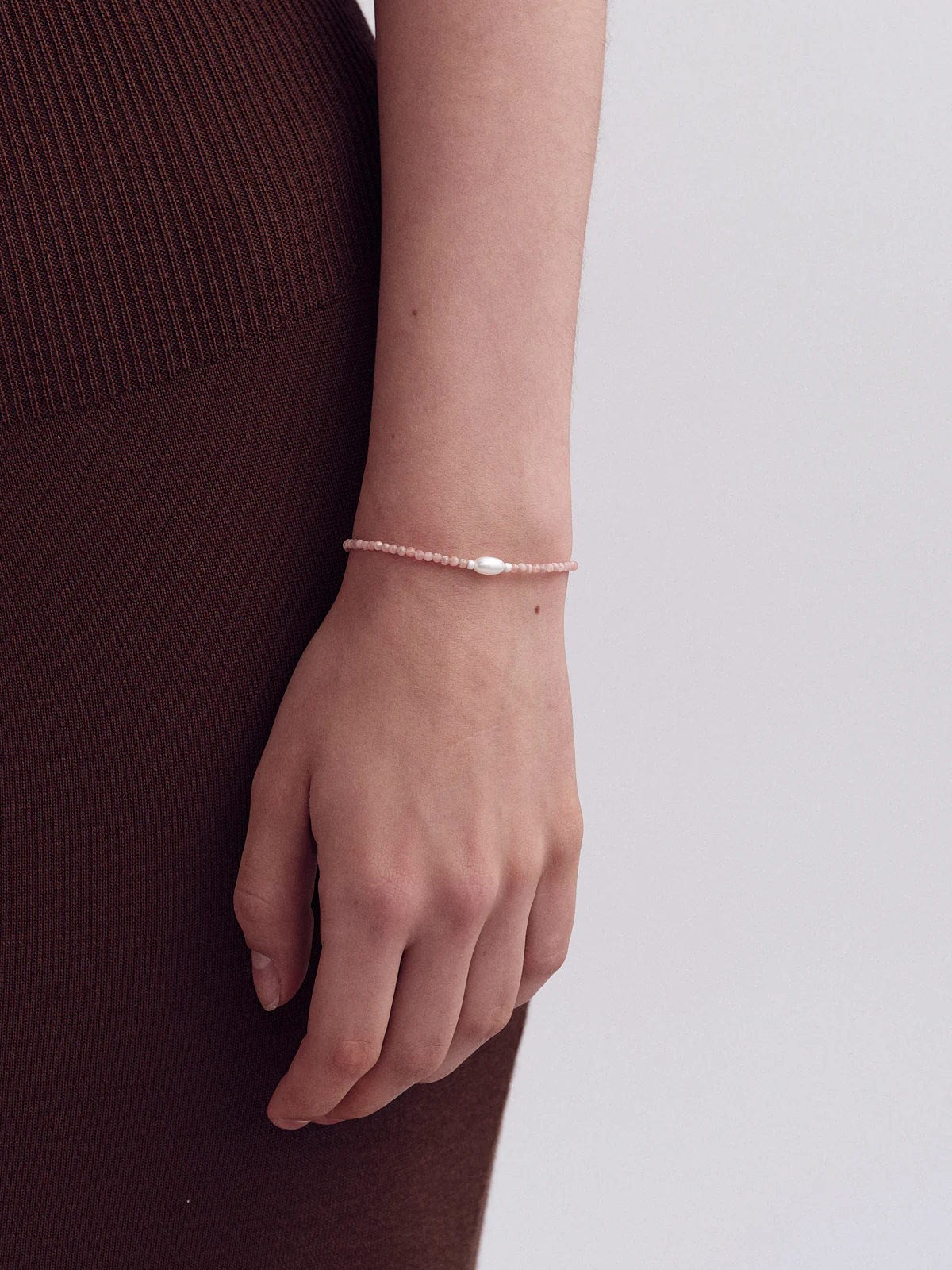 OLIO E ACETO Tanabata Special Collection Rhodonite Pearl Beaded Bracelet OLIO-OA13A19-YFC Silver/Pink Orange - Image 5