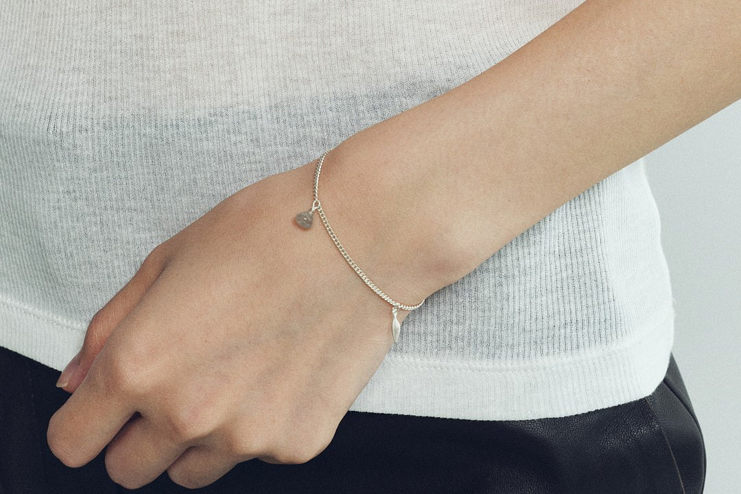 OLIO E ACETO Thousand Layer Crystal Water Drop Fruit Bracelet OLIO-OA11A02-HUIYIN Grey Silver - Image 6