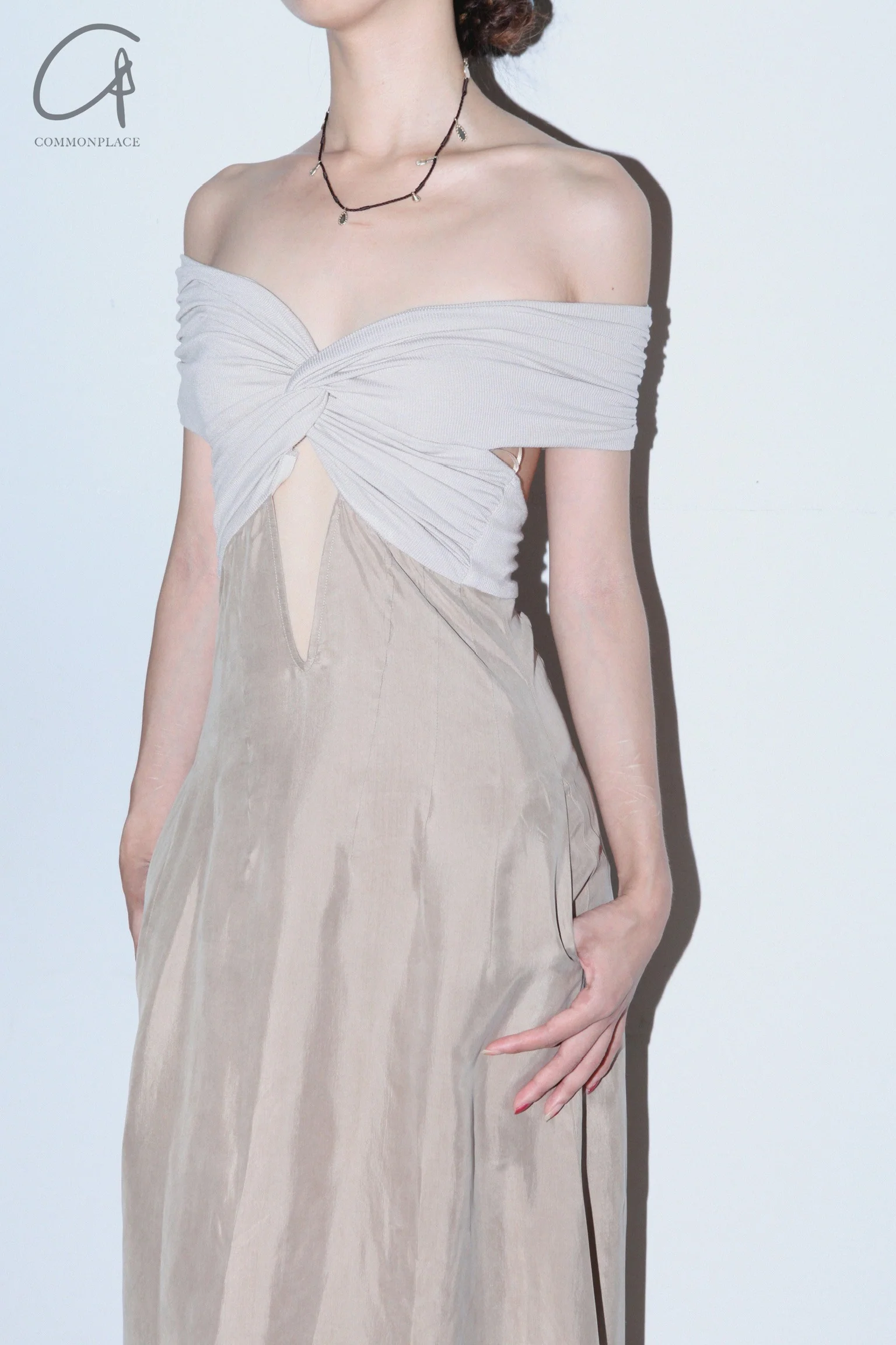 OUDE WAAG 24 autumn and winter knot patchwork dress OW-OW-24AW-DS21R1GY820-HUIMI gray beige - Image 4