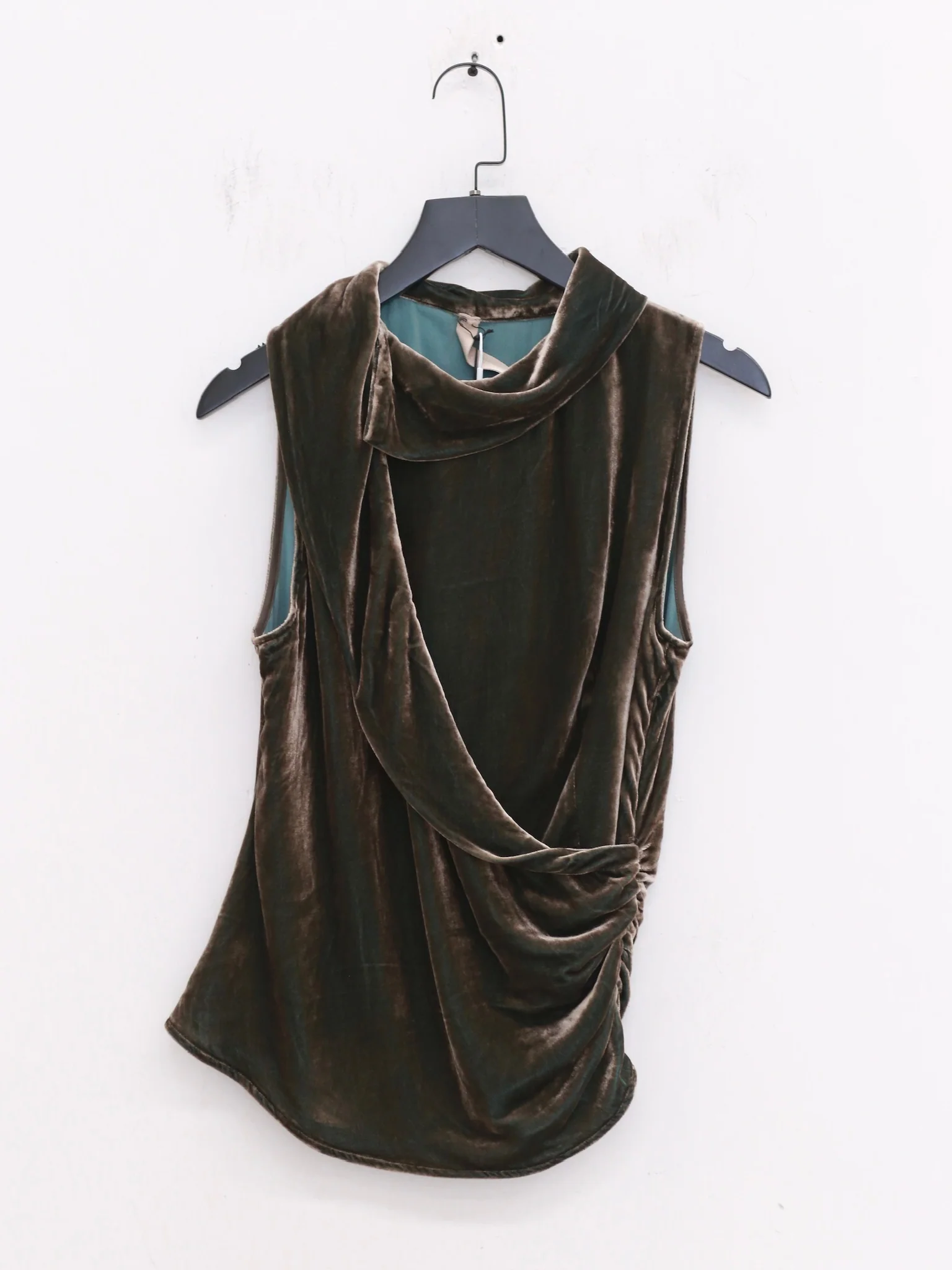 OUDE WAAG 25 Autumn/Winter Halter Neck Draped Velvet Vest OW-OW-25AW-TP13V1GR560-QG Gangqing - Image 9