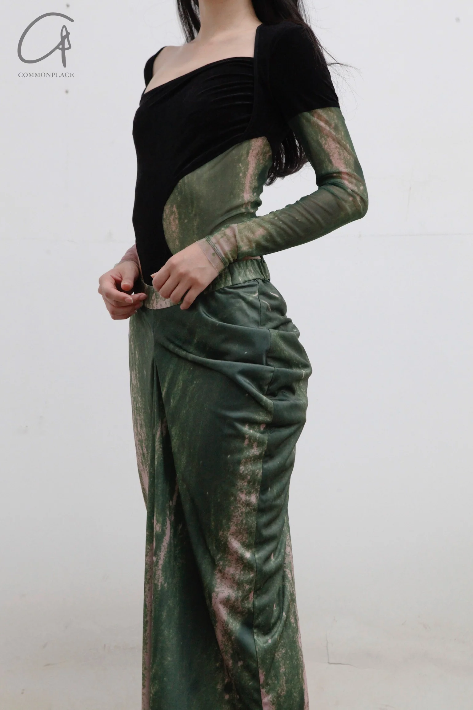 OUDE WAAG Draped Back Slit Print Skirt OW-22AW-SK03 Green Pink Print - Image 12