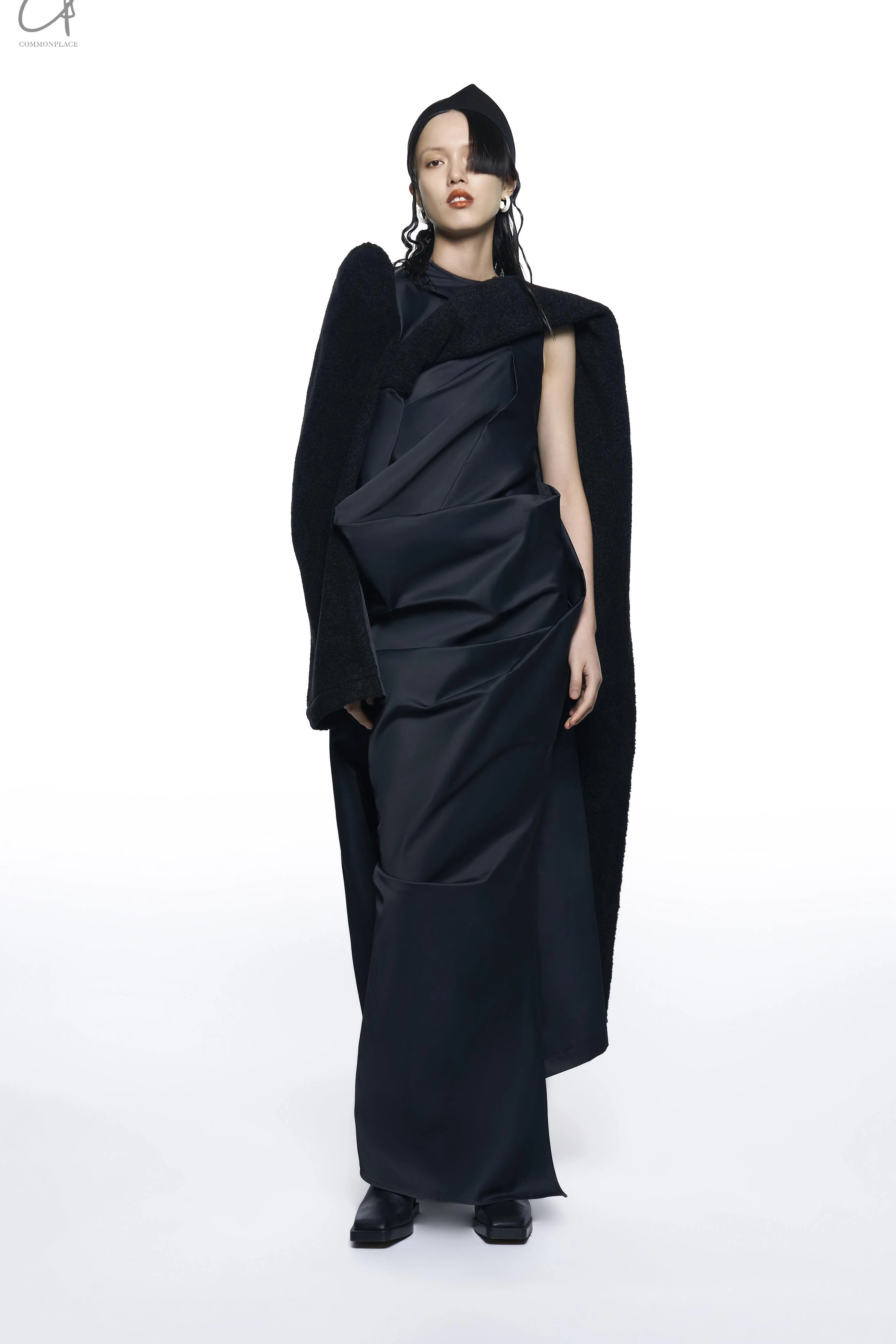 OUDE WAAG slanted shoulder sculpted dress OW-22AW-DS05 black - Image 2