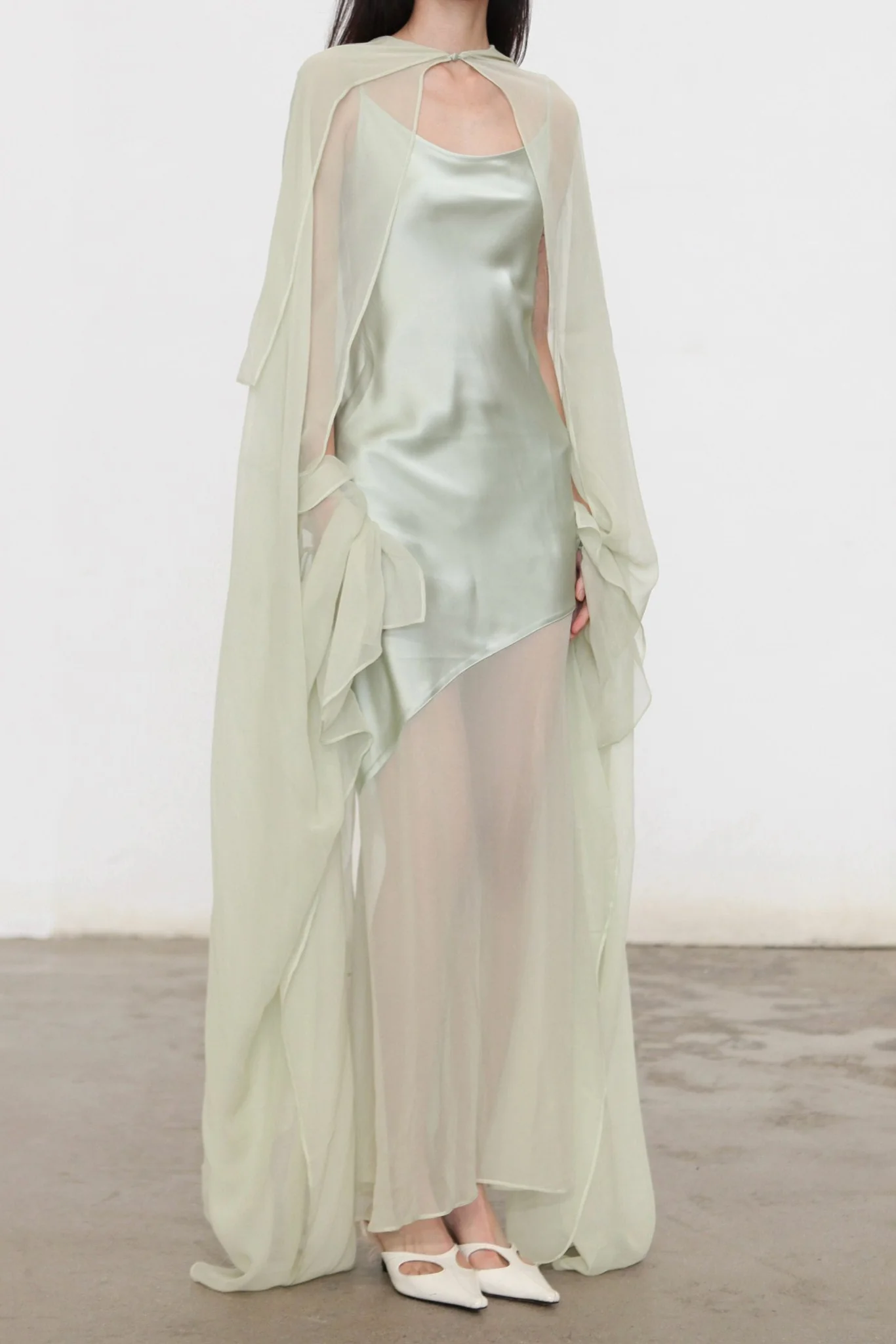 OUDE WAAG special edition custom-made dress and cape OW-OW-25SE-AS06-BHV (OW-25SE-DS03)