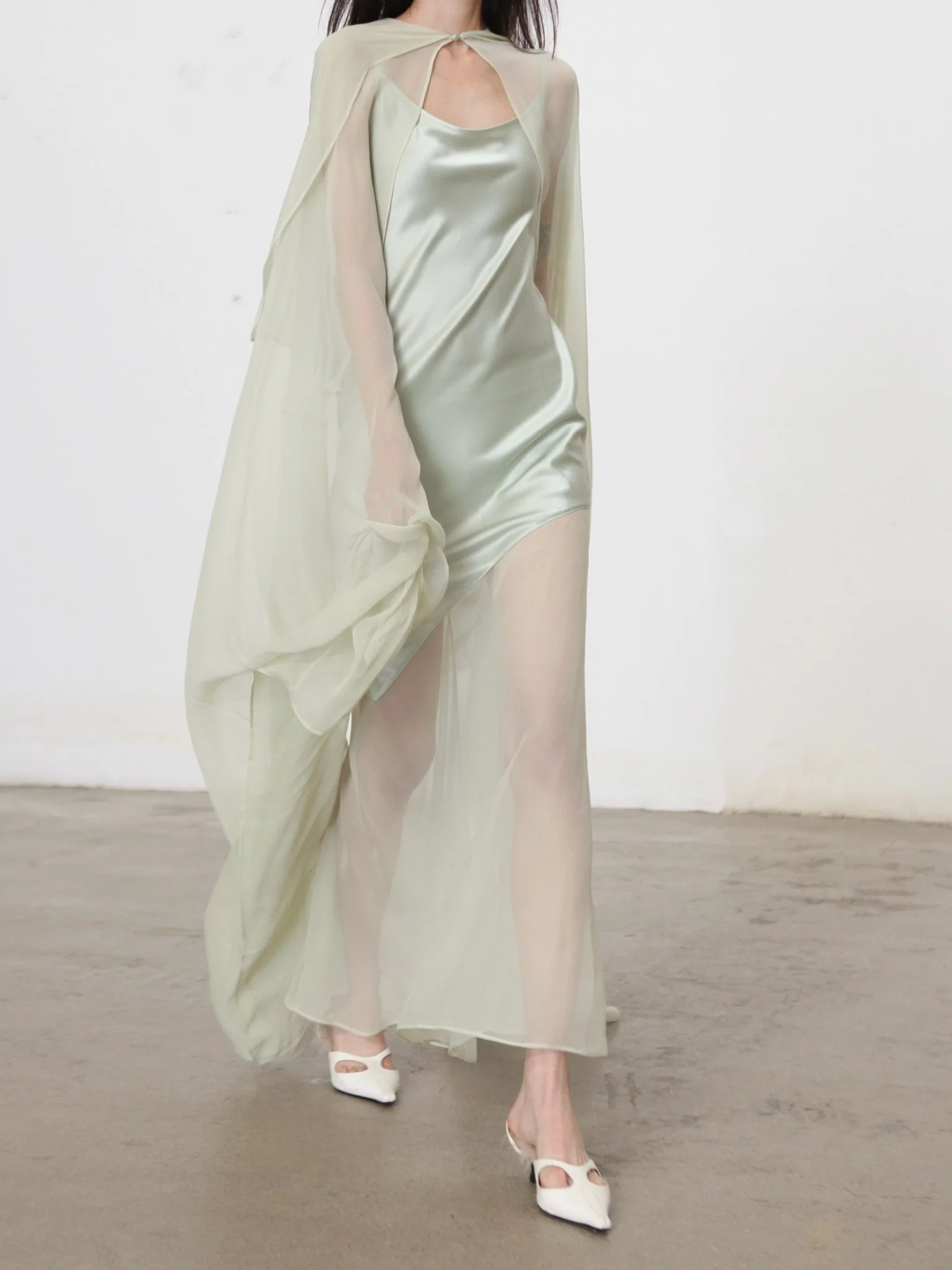 OUDE WAAG special edition custom-made dress and cape OW-OW-25SE-DS03-BHL dress - Image 4