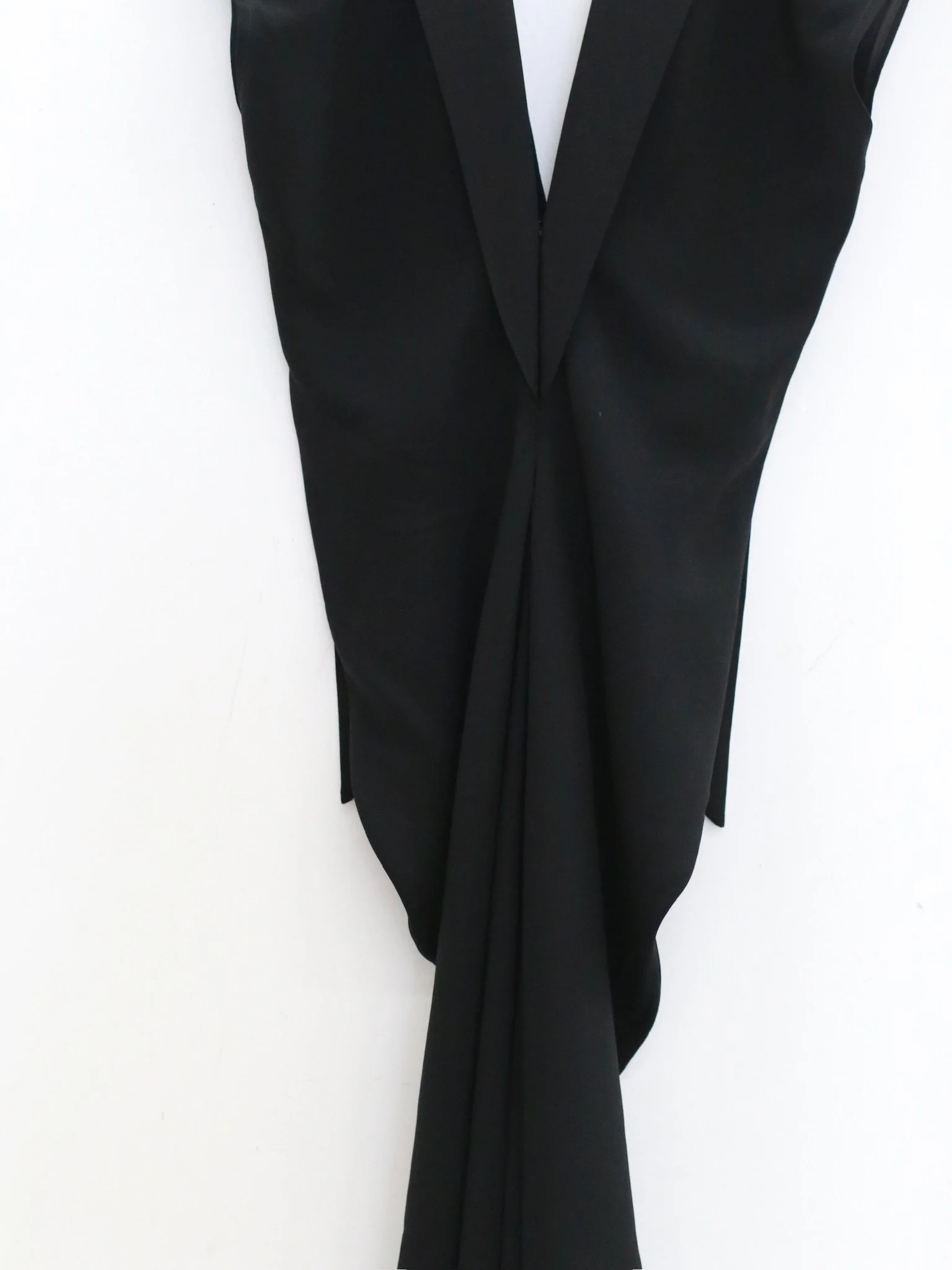 OUDE WAAG Spring/Summer 2026 V-neck draped dress OW-OW-26SS-DS21-HEI (BL900 BLACK) - Image 7