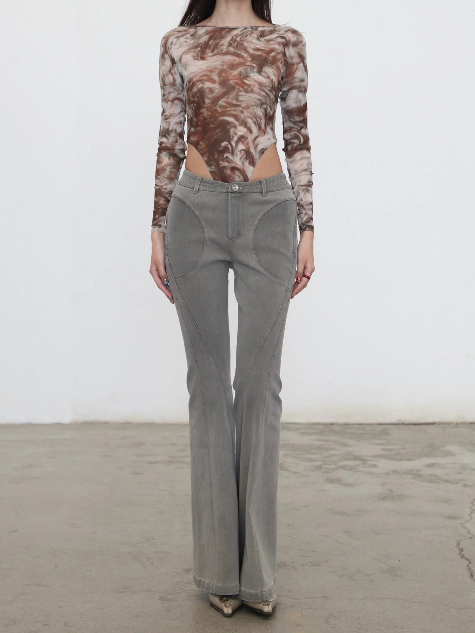 OUDE WAAG Spring/Summer 2026 Washed Stretch Flare Jeans OW-OW-26SS-PT07-QH GY840 LIGHT GREY - Image 13