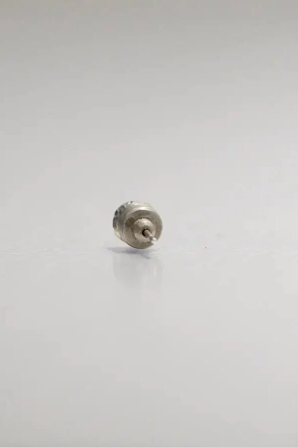 Parts of Four Mini Stud Earrings 1035-9- DA10KW+DIA PPOF18 - Image 8