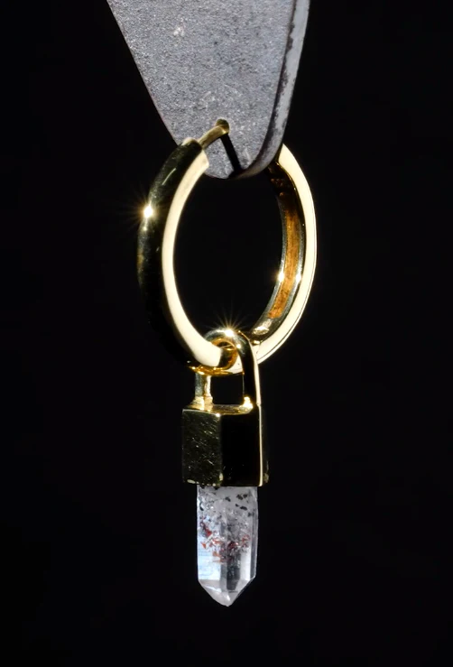 Parts of Four Small Earrings 2235-9-YGA+YG+HQ PPOF48