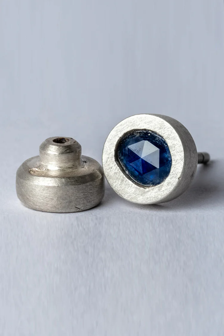 Parts of Four stud earrings (0.2 CT, blue sapphire inlaid plate) PS4-1935-2-MA+SAF-YGCY PPOF44