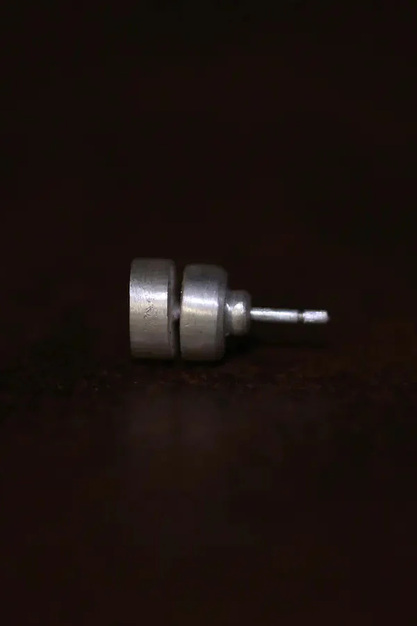 Parts of Four stud earrings (0.2 CT, blue sapphire plate) 1935-2-DA+SAF PPOF44 - Image 2