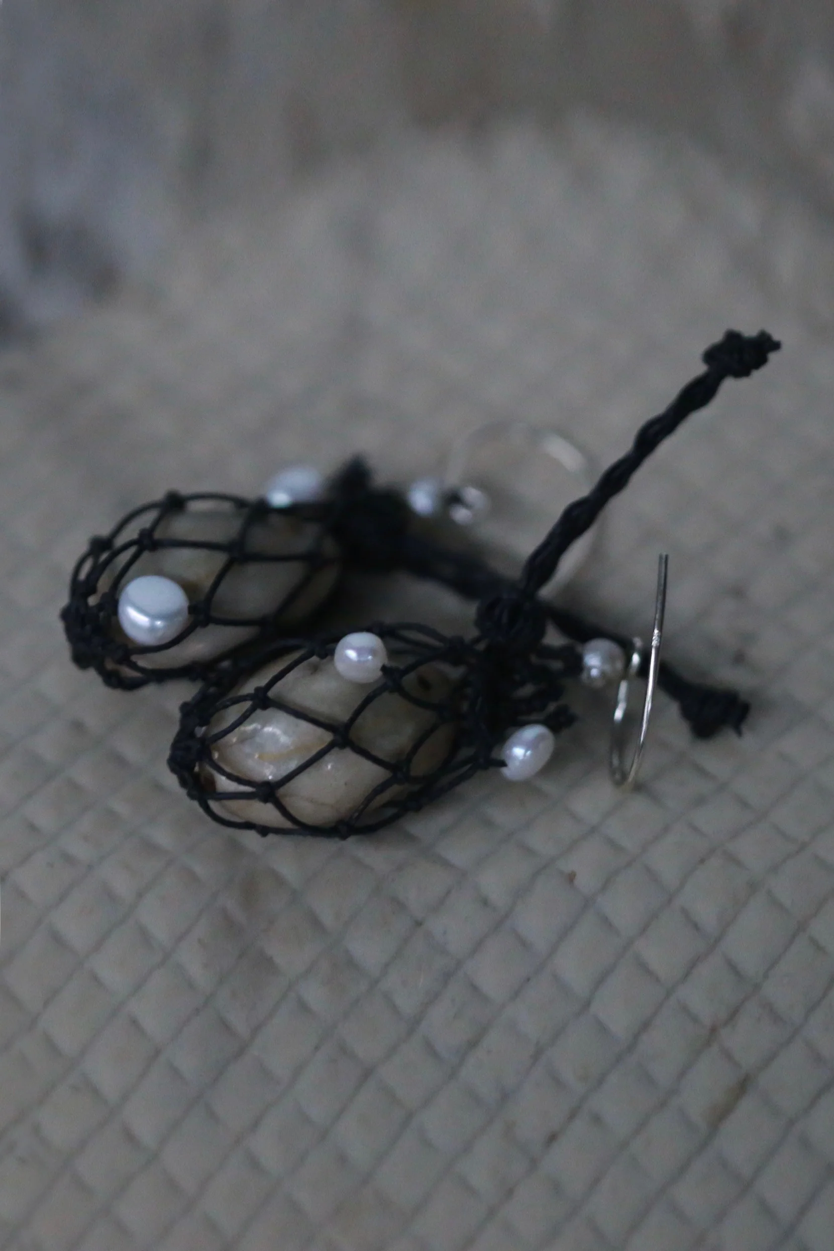 Peng Tai 24 Autumn and Winter Linen Wrapped Natural Pearl Earrings Series PT-PTW24F04-2-HEI-F Black - Image 3