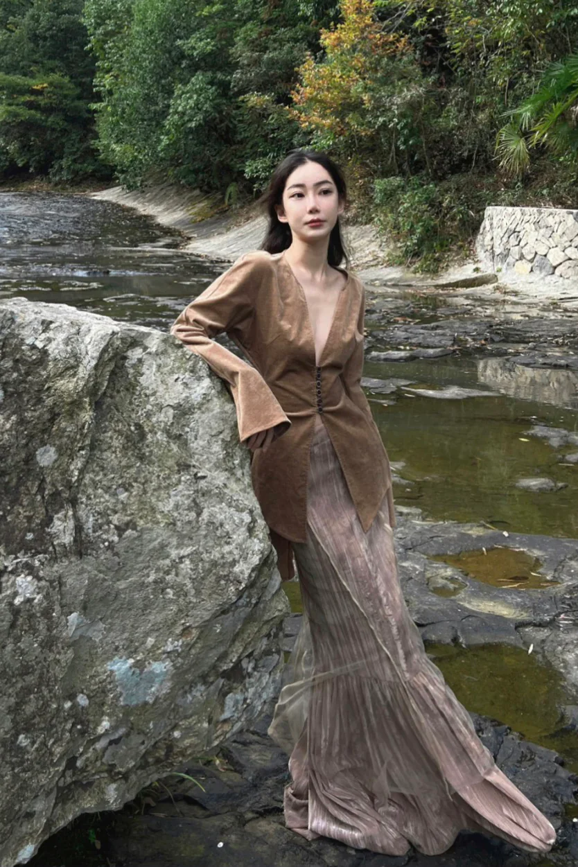 Peng Tai 23 Spring/Summer Corduroy V-cut Shirt PT-PTW22A06-2-JZH Old Brown - Image 9