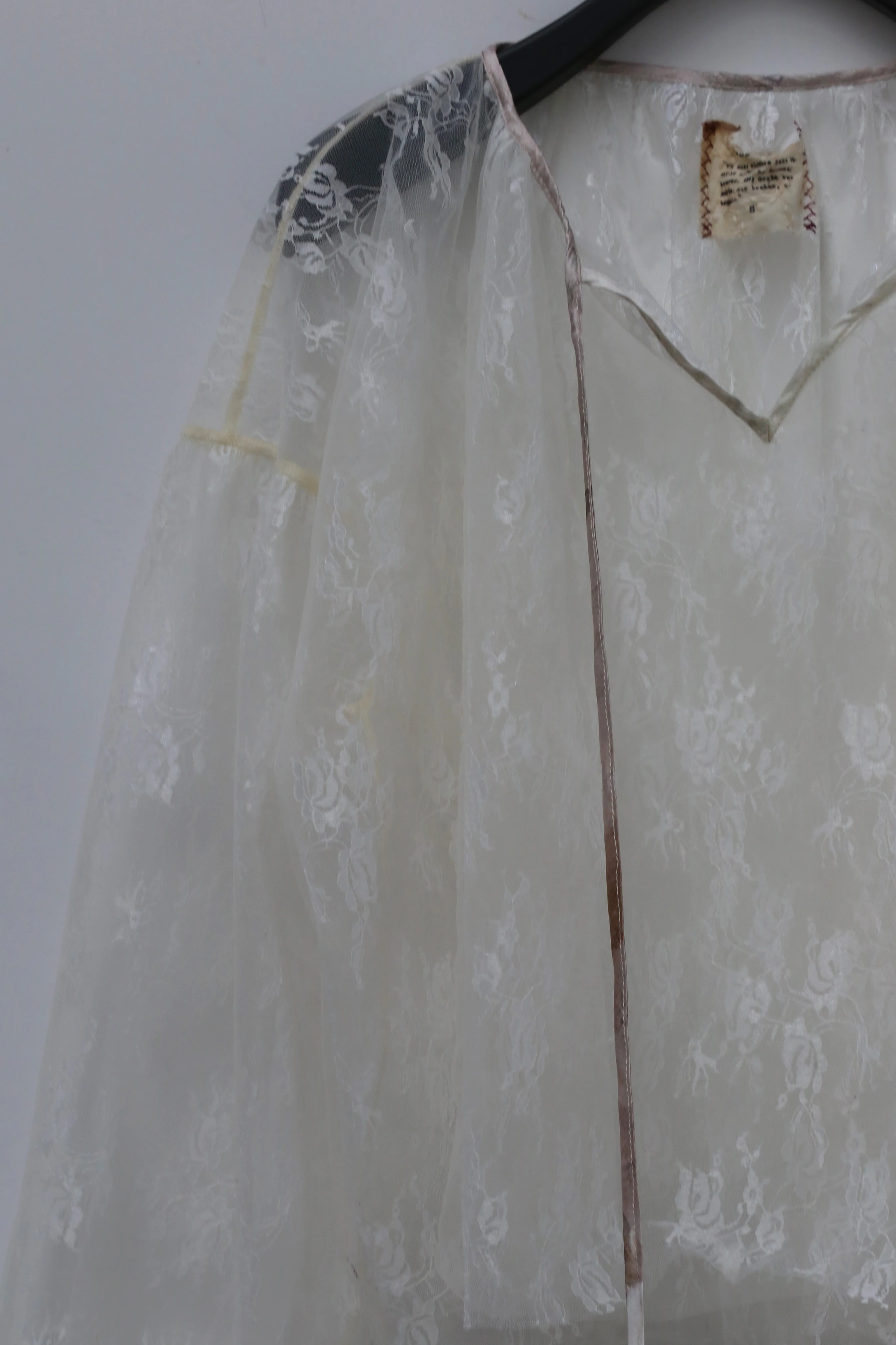 Peng Tai lace top S21026 - Image 9