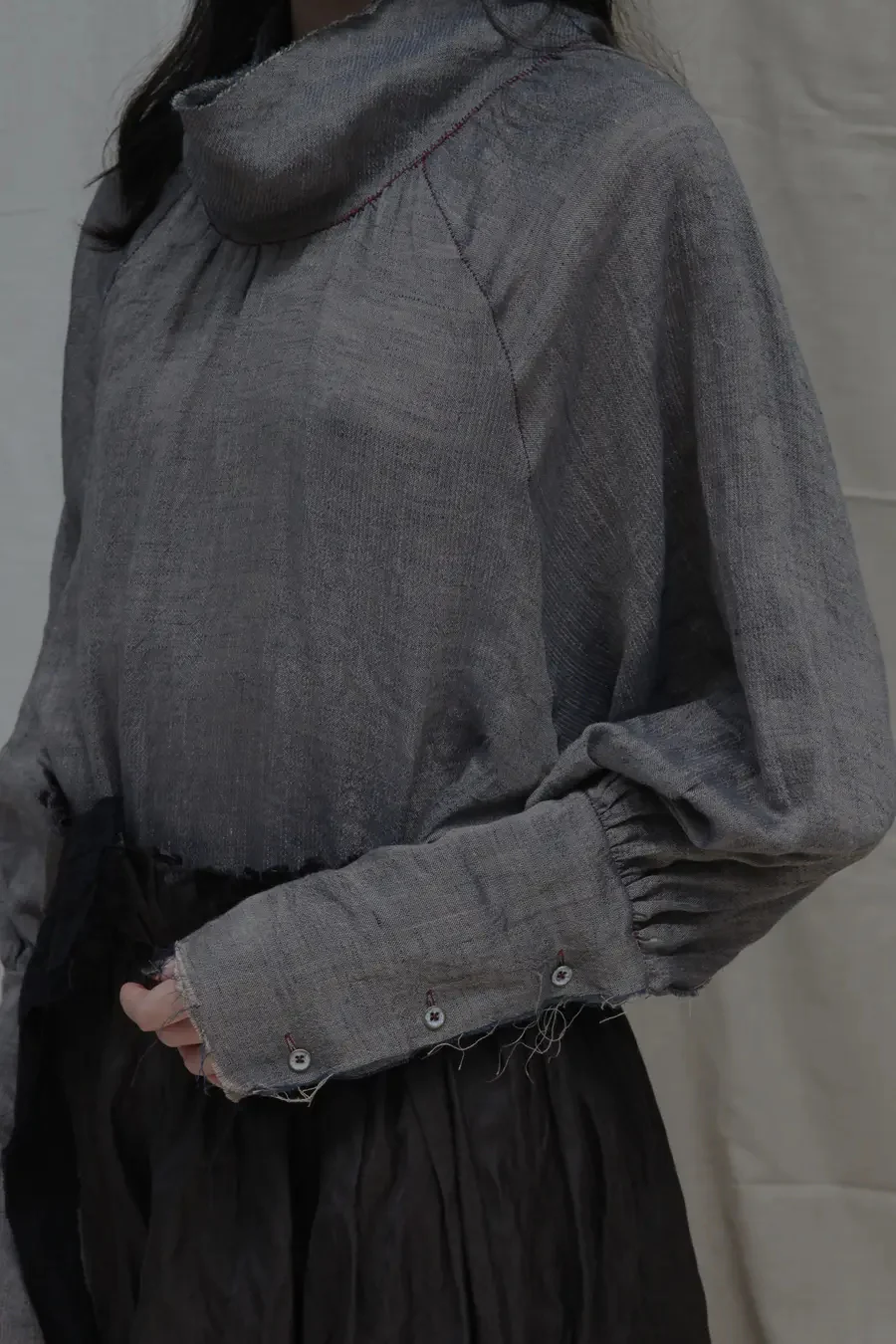 Peng Tai linen mid-neck blouse AW19025 - Image 3