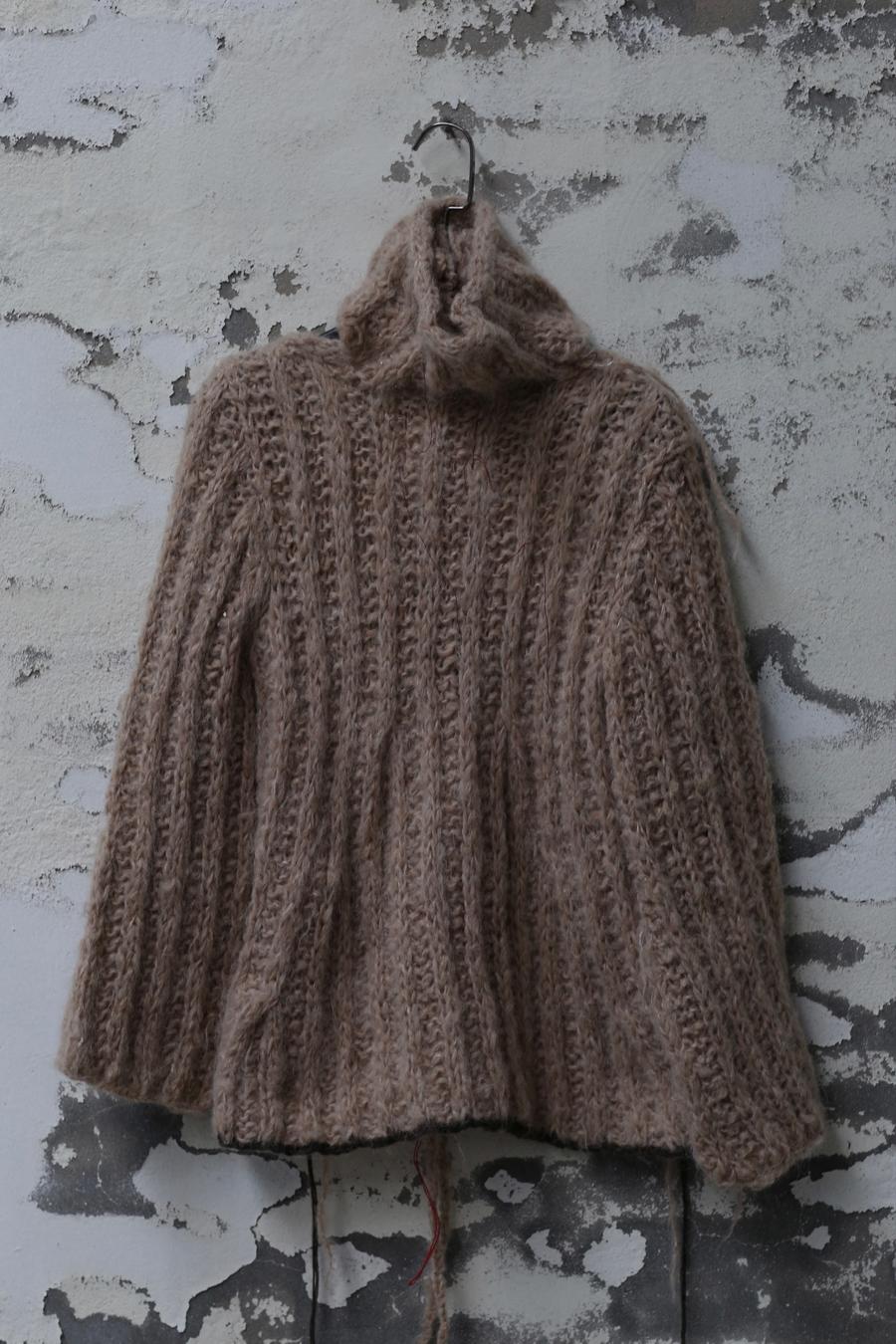 pengtai Merino Wool Hand Knit Backless Sweatshirt PTW22E01-1 Almond - Image 9