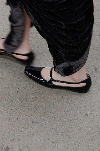 pengtai thin line flat shoes PTS22F08-4 black PPT24 - Image 9