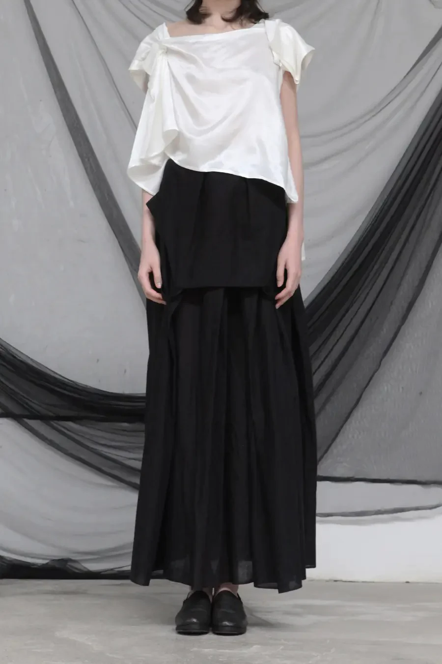 Phoebe English White Short-Sleeve Shirt Top, Skin-Friendly, Made in the UK, Contemporary, PE-TOP310-BAI, White - Image 2