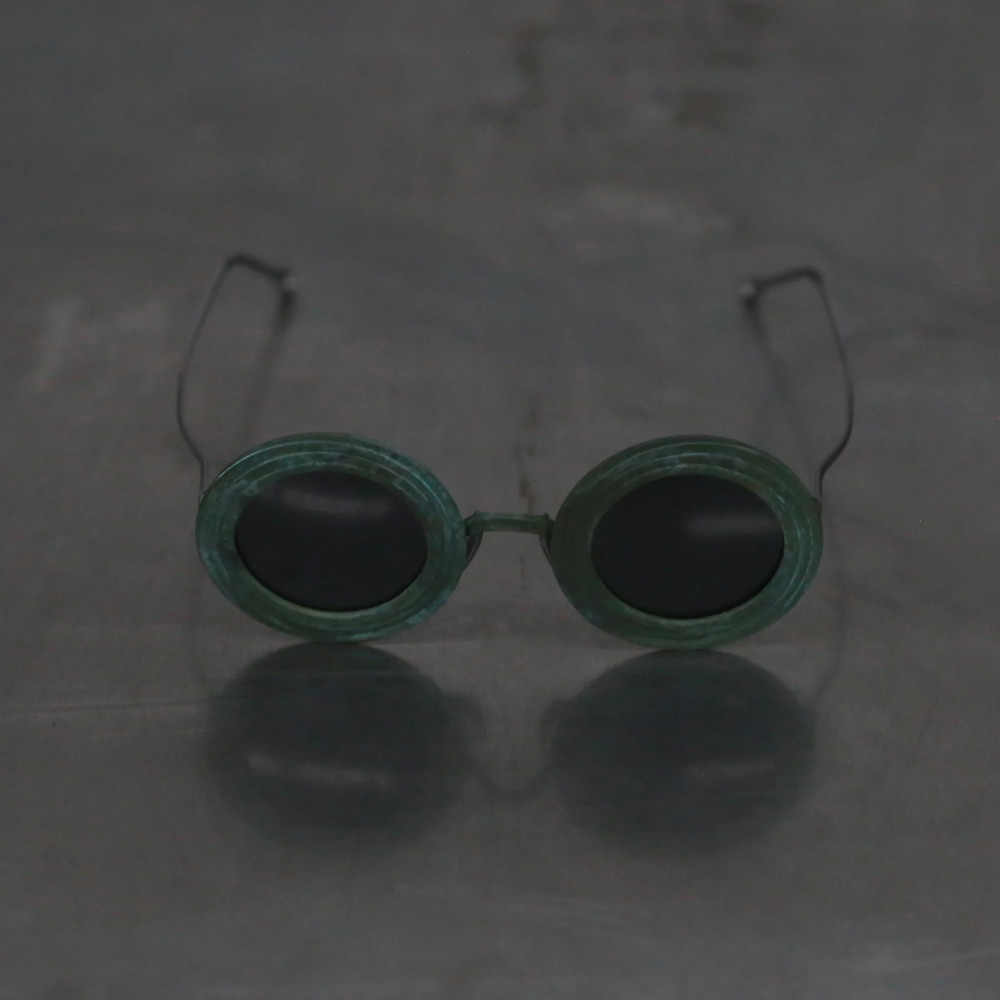 RIGARDS and UMA WANG Collaboration Round Frame Highly Handcrafted Sunglasses RG00UW12 Series RG-RG00UW12-YSSSH Jade Frame with Dark Gray Lenses - Image 2