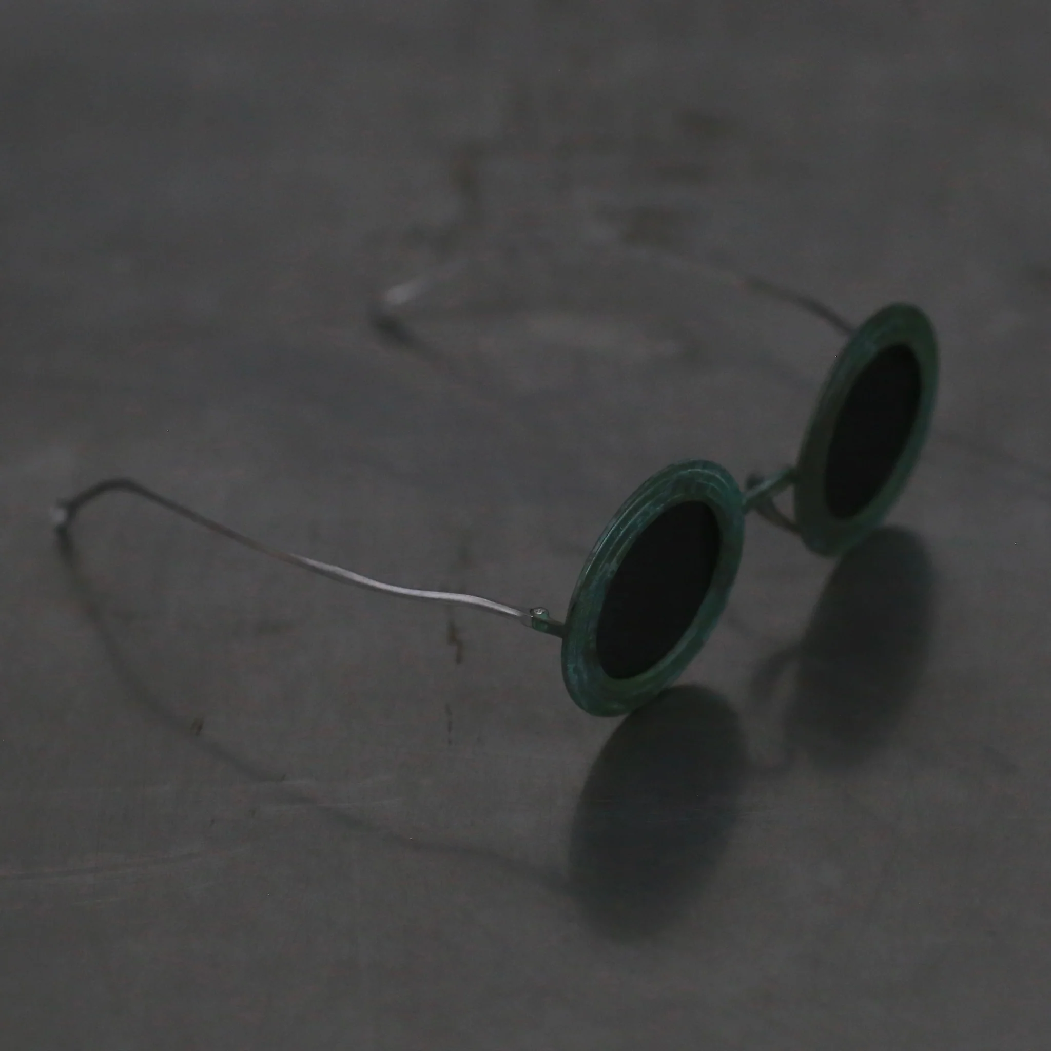 RIGARDS and UMA WANG Collaboration Round Frame Highly Handcrafted Sunglasses RG00UW12 Series RG-RG00UW12-YSSSH Jade Frame with Dark Gray Lenses - Image 3