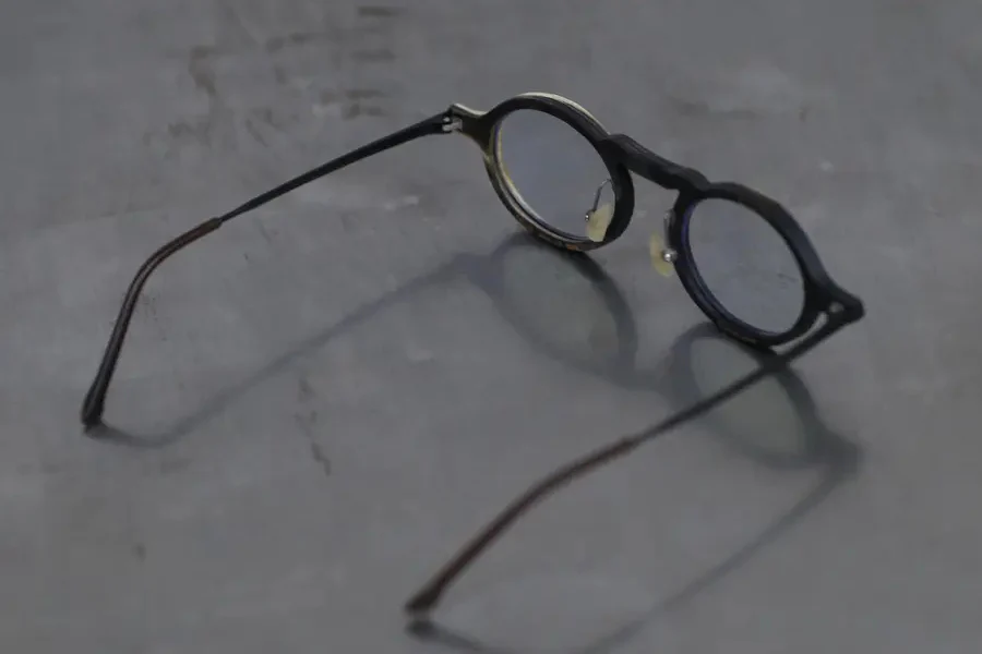 Rigards black and white frosted frame clear glasses RG0102 - Image 4