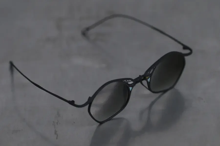 Rigards Titanium Hand Polished Eyeglasses RG-RG1032TI-HKLP RG1032TI Black Frame Green Lenses - Image 3