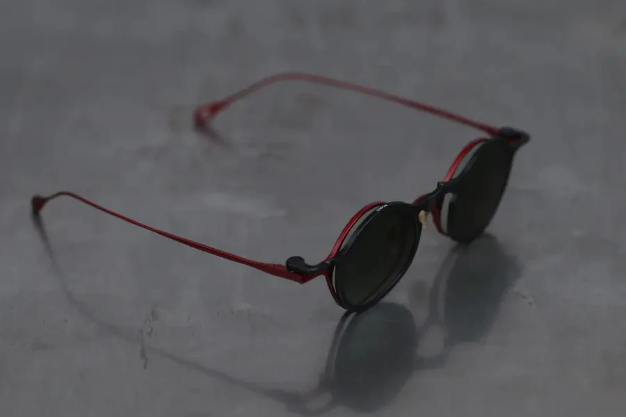 Rigards RG1924TI series detachable, highly hand-polished titanium eyeglasses, RG-RG1924TI-HHKLP (black and red frame with clear lenses and green lenses). - Image 4