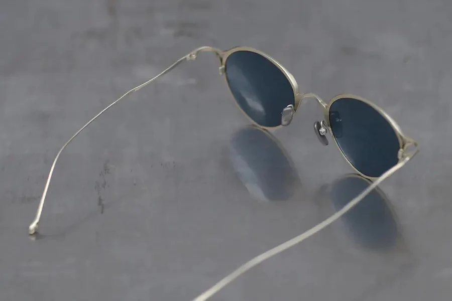 Rigards RG1093TI Series Beta Titanium Sunglasses RG-RG1093TI-JHKLP Gold Black Frame Blue Lenses - Image 4