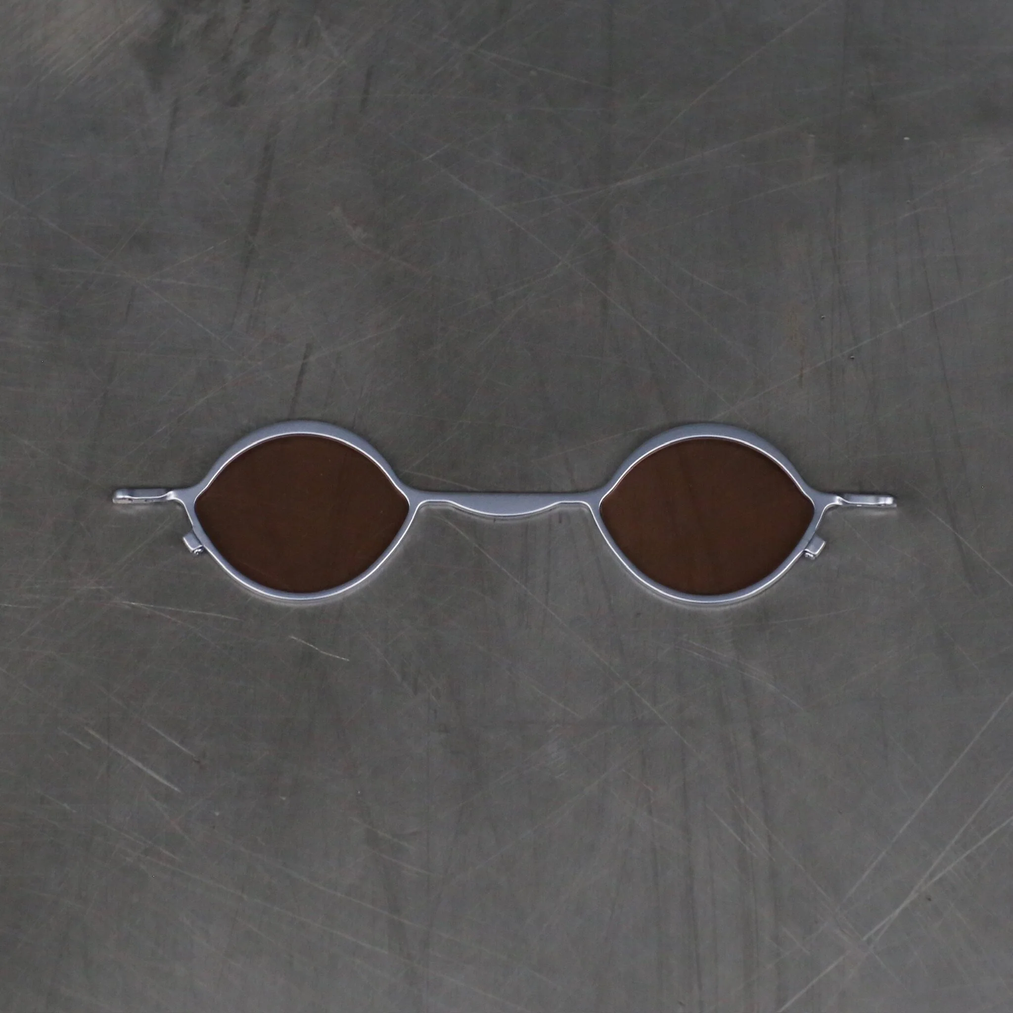 Rigards RG0105TI BOX SET Clip-on Magnetic Glasses, Pure Titanium RG-RG0105TI BOX SET CLIP-THKHP (TITANIUM & BLACK ROUGE LENS)