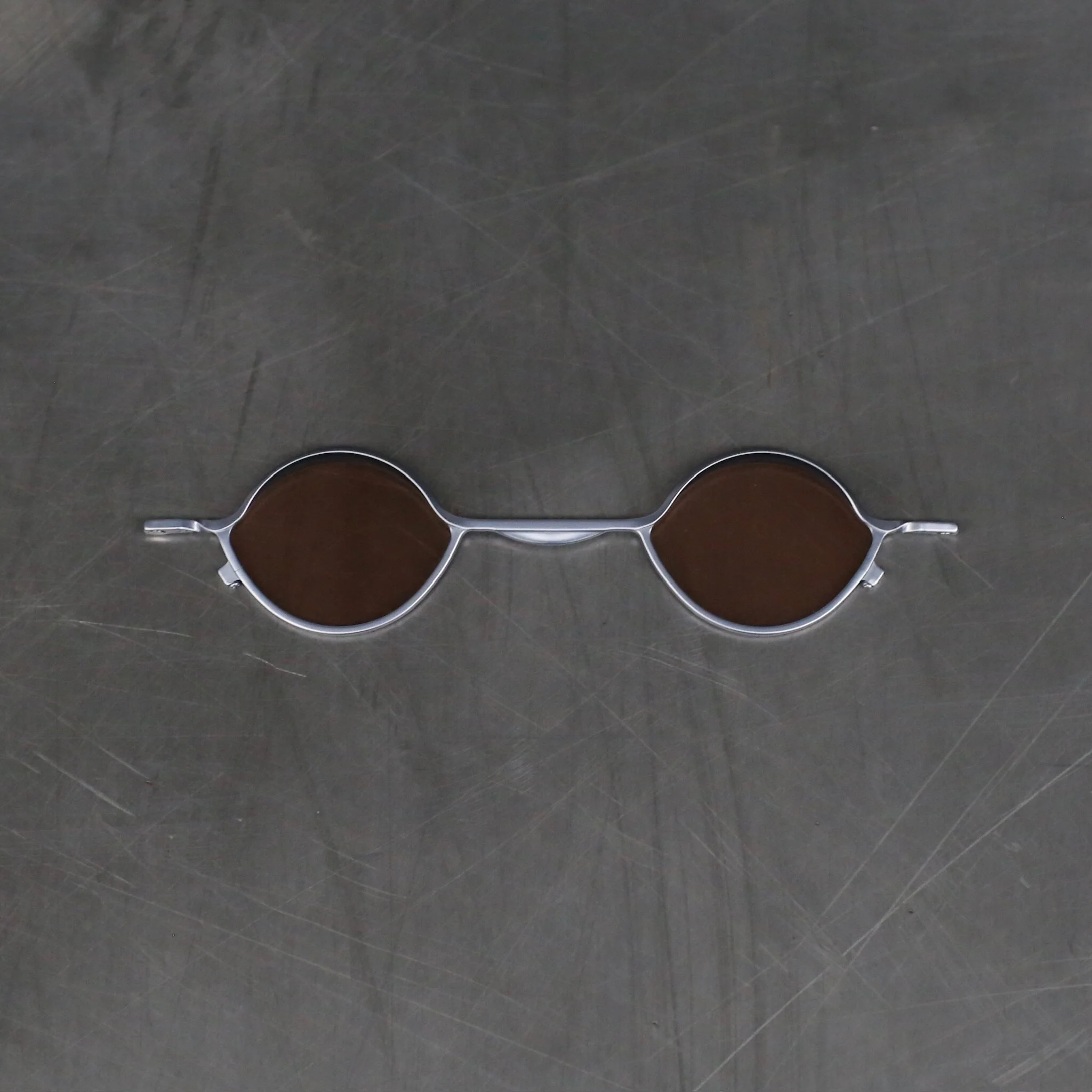 Rigards RG0105TI BOX SET Clip-on Magnetic Glasses, Pure Titanium RG-RG0105TI BOX SET CLIP-THKHP (TITANIUM & BLACK ROUGE LENS) - Image 2