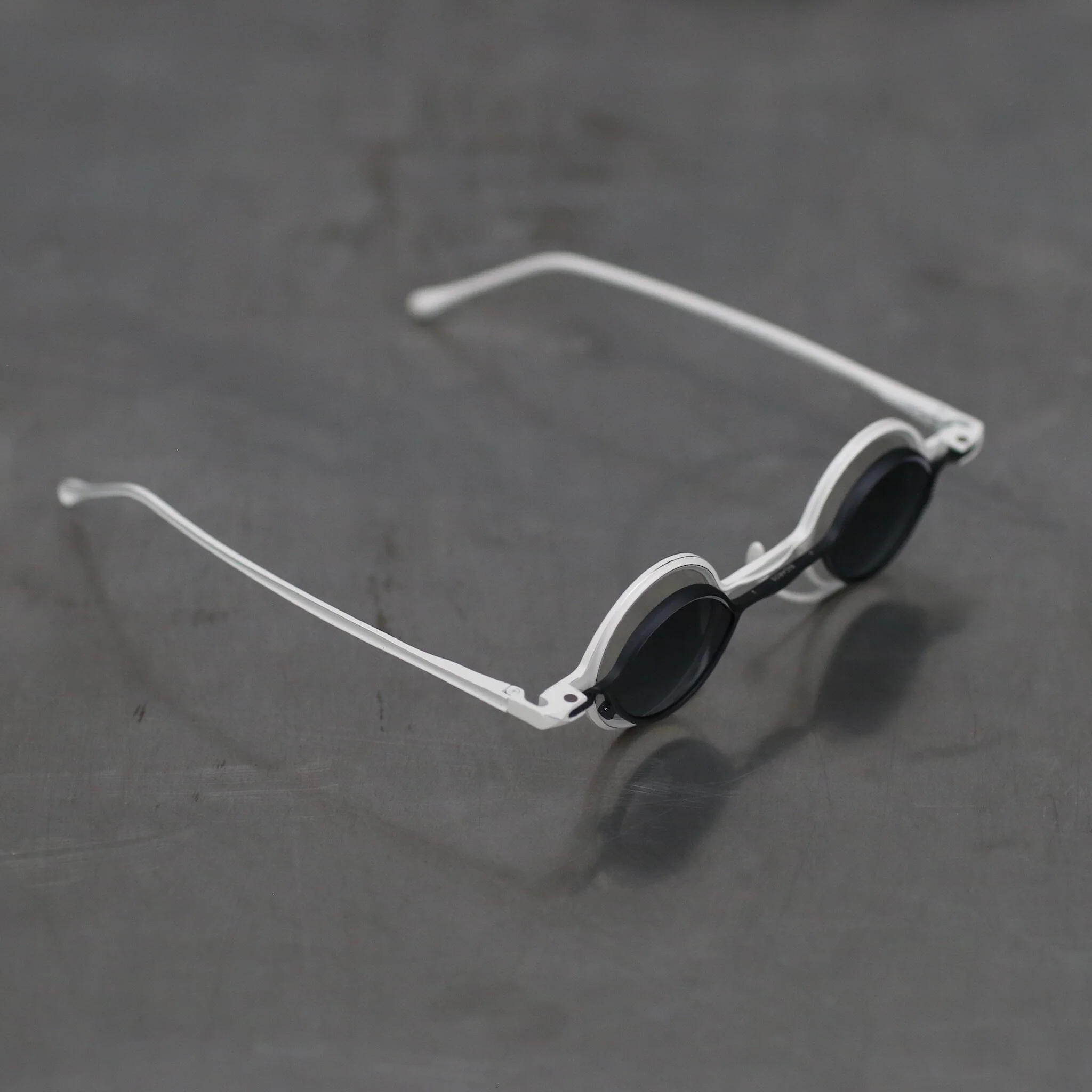 Rigards RG0105TI BOX SET Double Clip-on Magnetic Glasses, Pure Titanium RG-RG0105TI BOX SET-XYHTKTMJBH (IVORY+BLACK&TITANIUM, CLEAR+GRAY.GR LENS) - Image 4