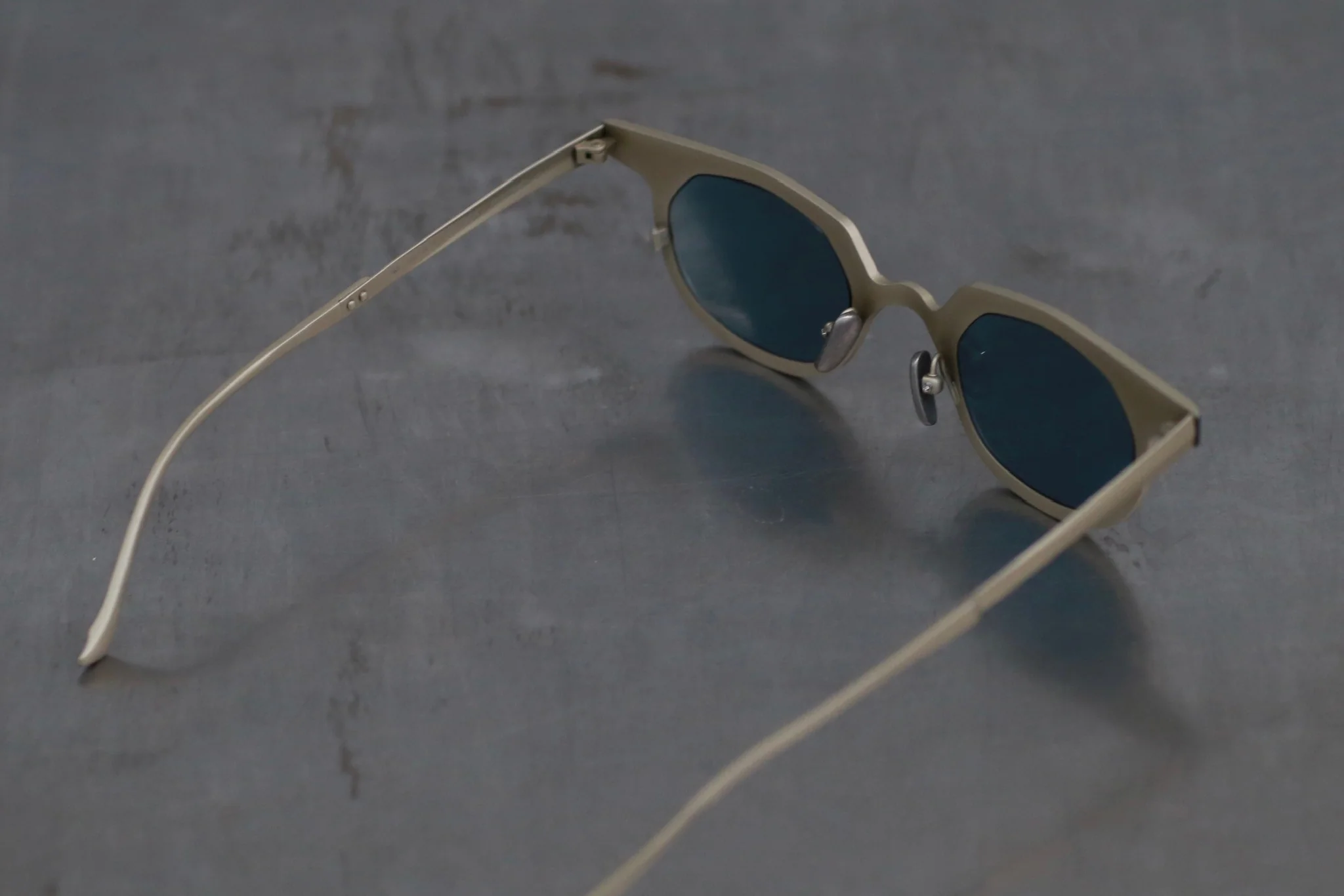 Rigards RG1002TI Series Pure Titanium Alloy Glasses RG-RG1002TI-DJHKLP-F Light Gold Black Frame Blue Lenses - Image 4