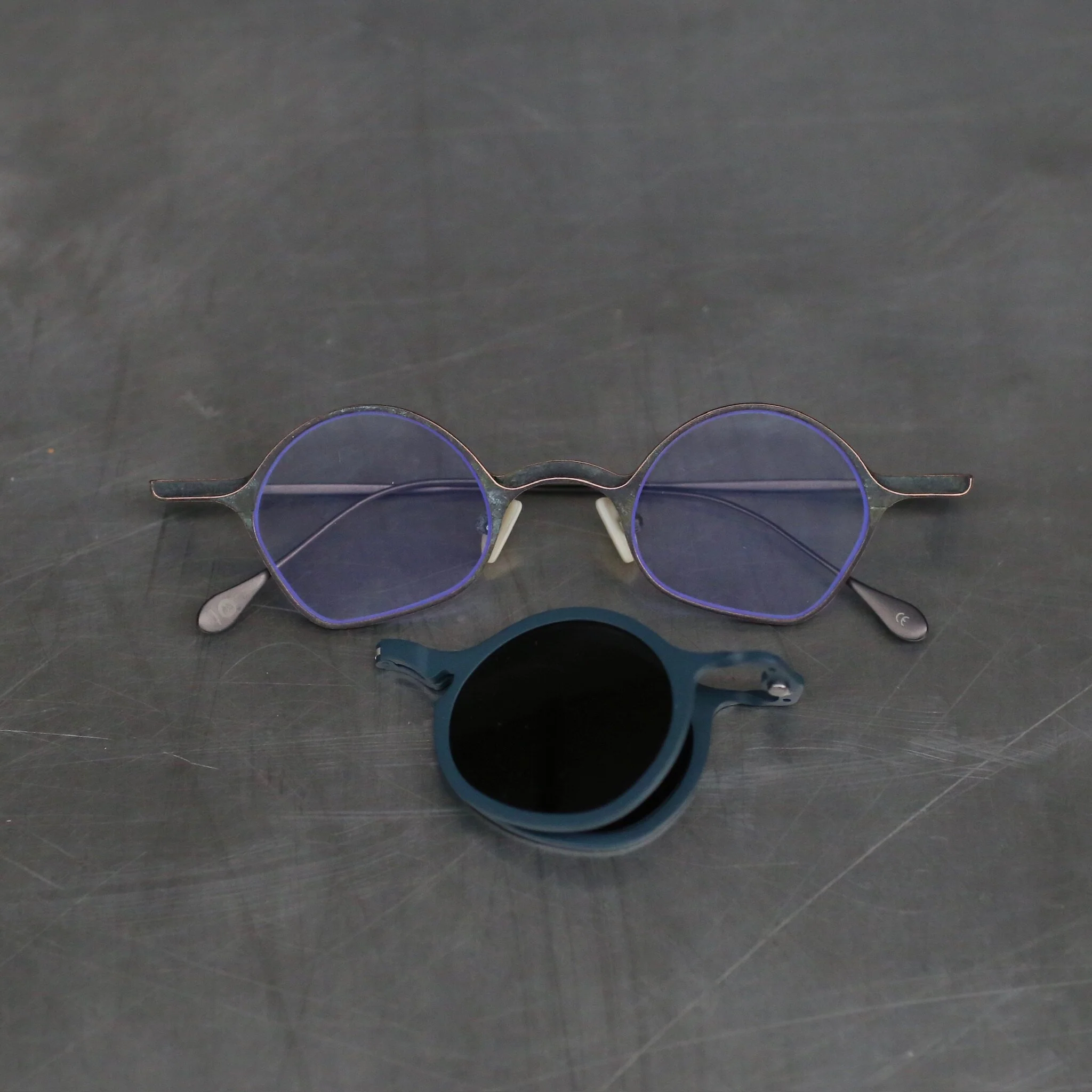 Rigards RG1924TI series of detachable, highly hand-polished titanium eyeglasses, RG-RG1924TI-FCMTMSH (JADE+INK CLEAR+D.GRAY LENS) - Image 2