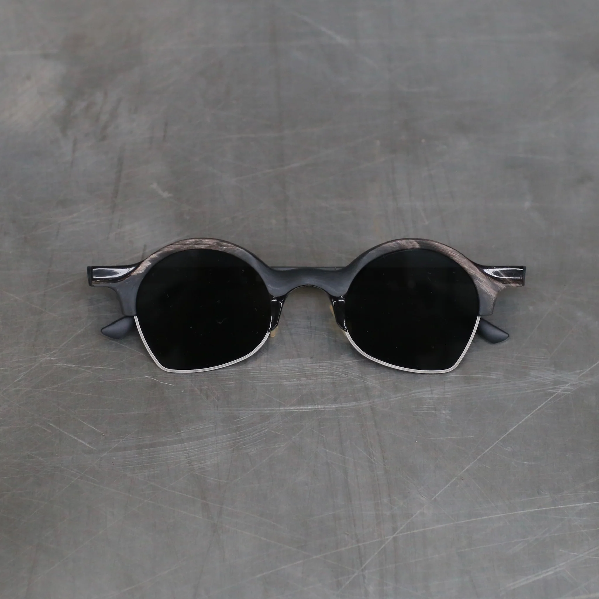 Rigards RG1928 series natural buffalo horn wire cut high-quality handmade glasses RG-RG1928-UNI.HBSH black and white frame dark gray lenses