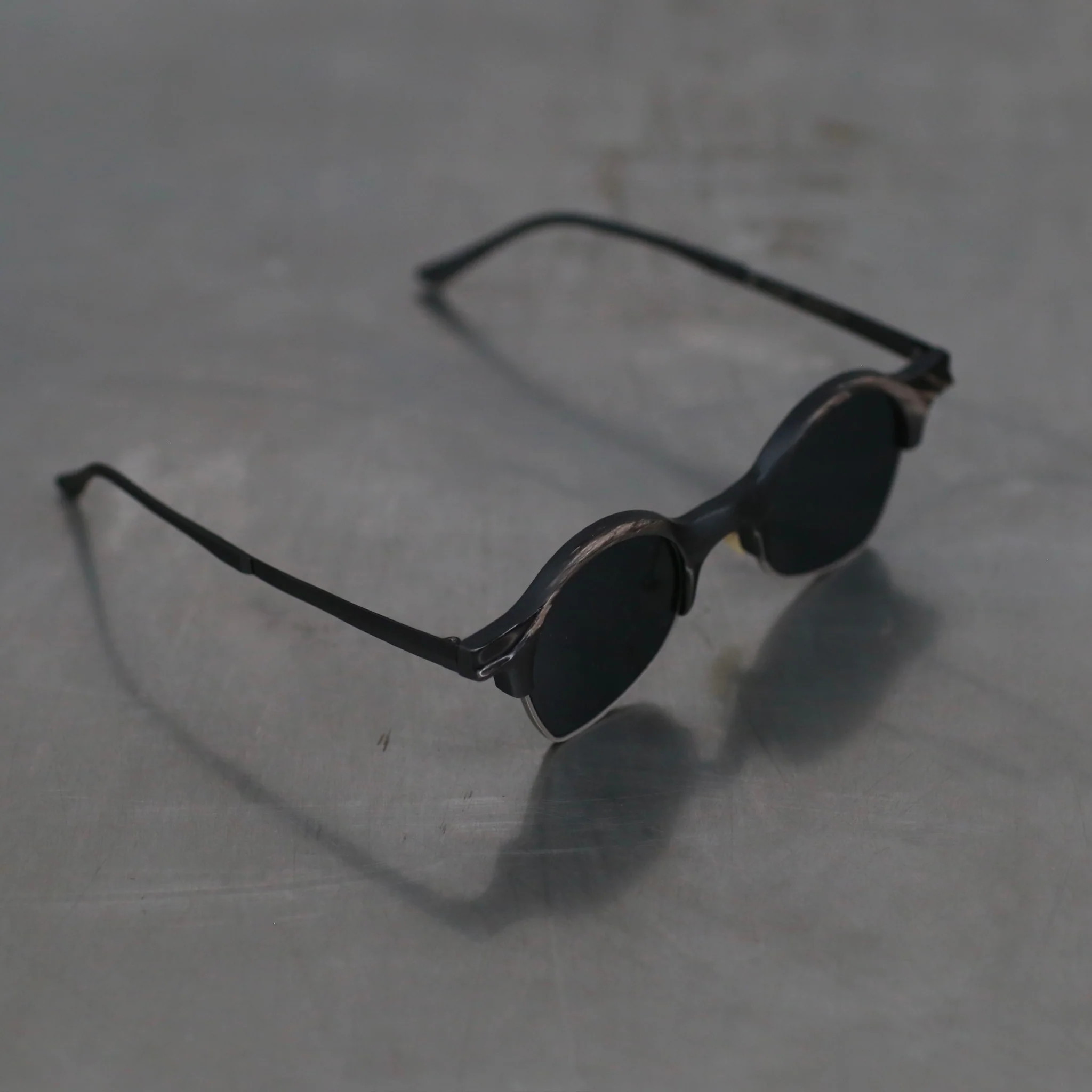 Rigards RG1928 series natural buffalo horn wire cut high-quality handmade glasses RG-RG1928-UNI.HBSH black and white frame dark gray lenses - Image 3