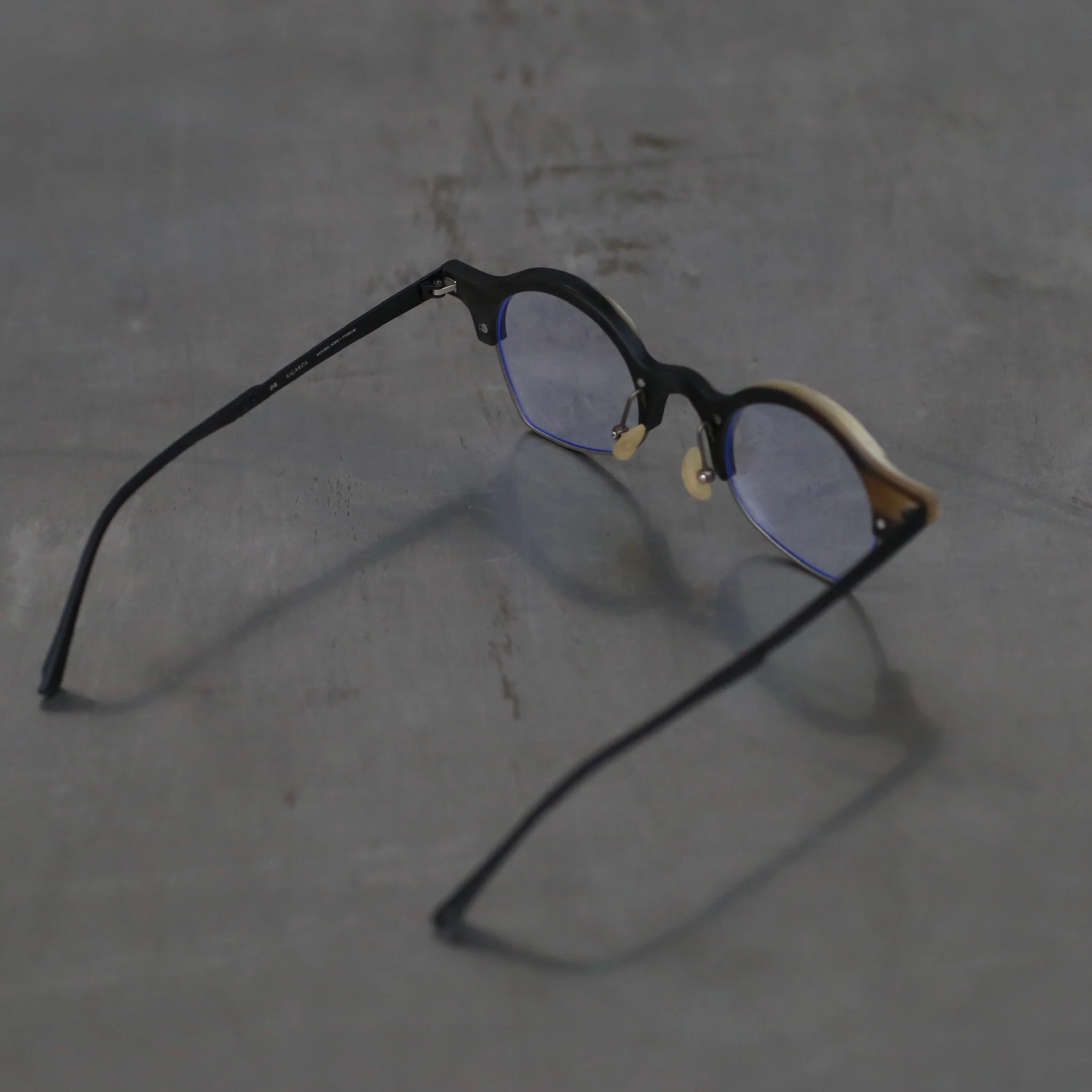 Rigards RG1928 series natural buffalo horn wire cutting high-level handmade glasses RG-RG1928-HBTM black and white frame transparent lens - Image 4